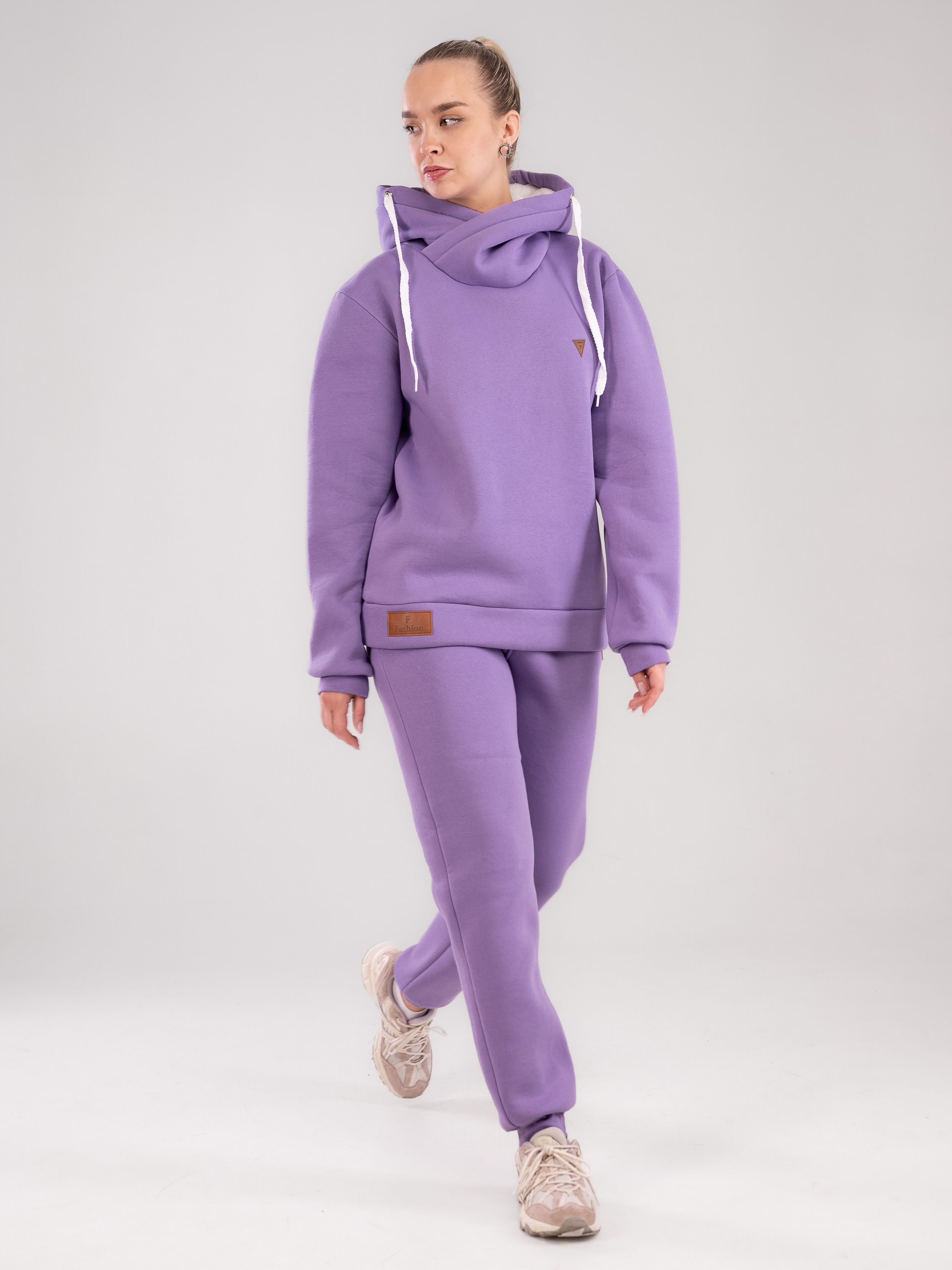 Спортивные костюмы и брюки с большой палитрой цветов!. Предметный фотограф, фото для маркетплейсов Пятигорск, КМВ