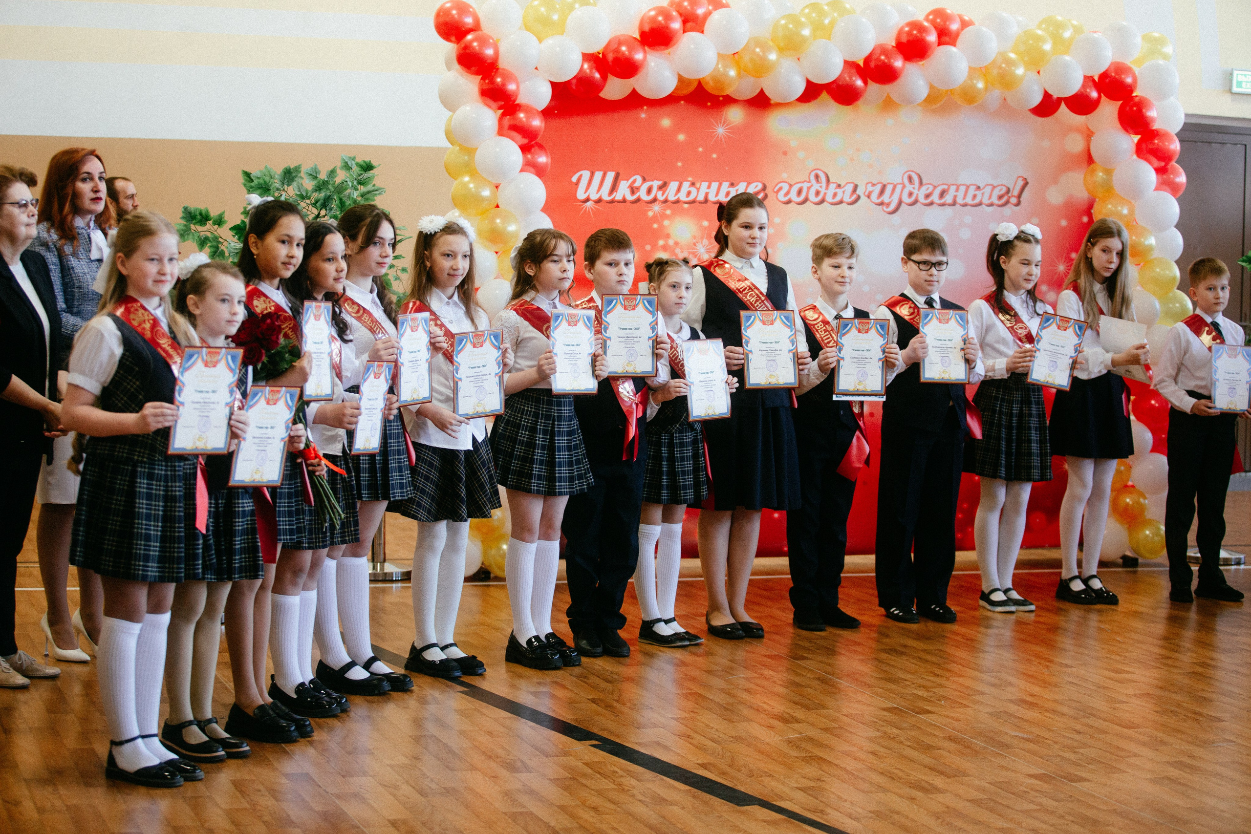 Выпускной в начальной школе. Арт-фотограф Крис Л. в Тобольске: портрет, семейные, свадьбы