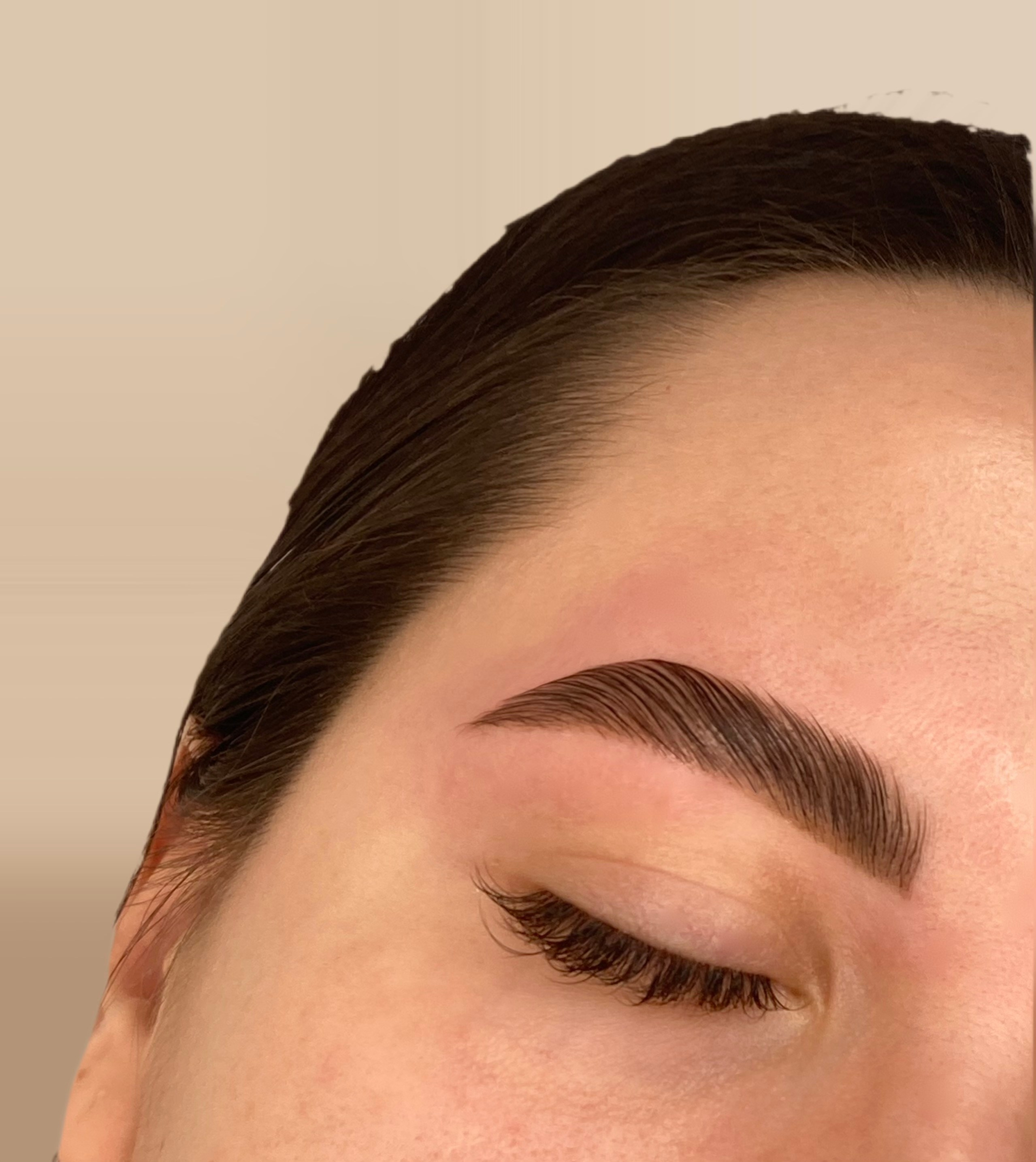 БРОВИ И РЕСНИЦЫ МОСКВА. СВАДЕБНЫЙ ВИЗАЖИСТ-СТИЛИСТ В МОСКВЕ ПРИЧЕСКИ МАКИЯЖ БРОВИ ВЫЕЗД