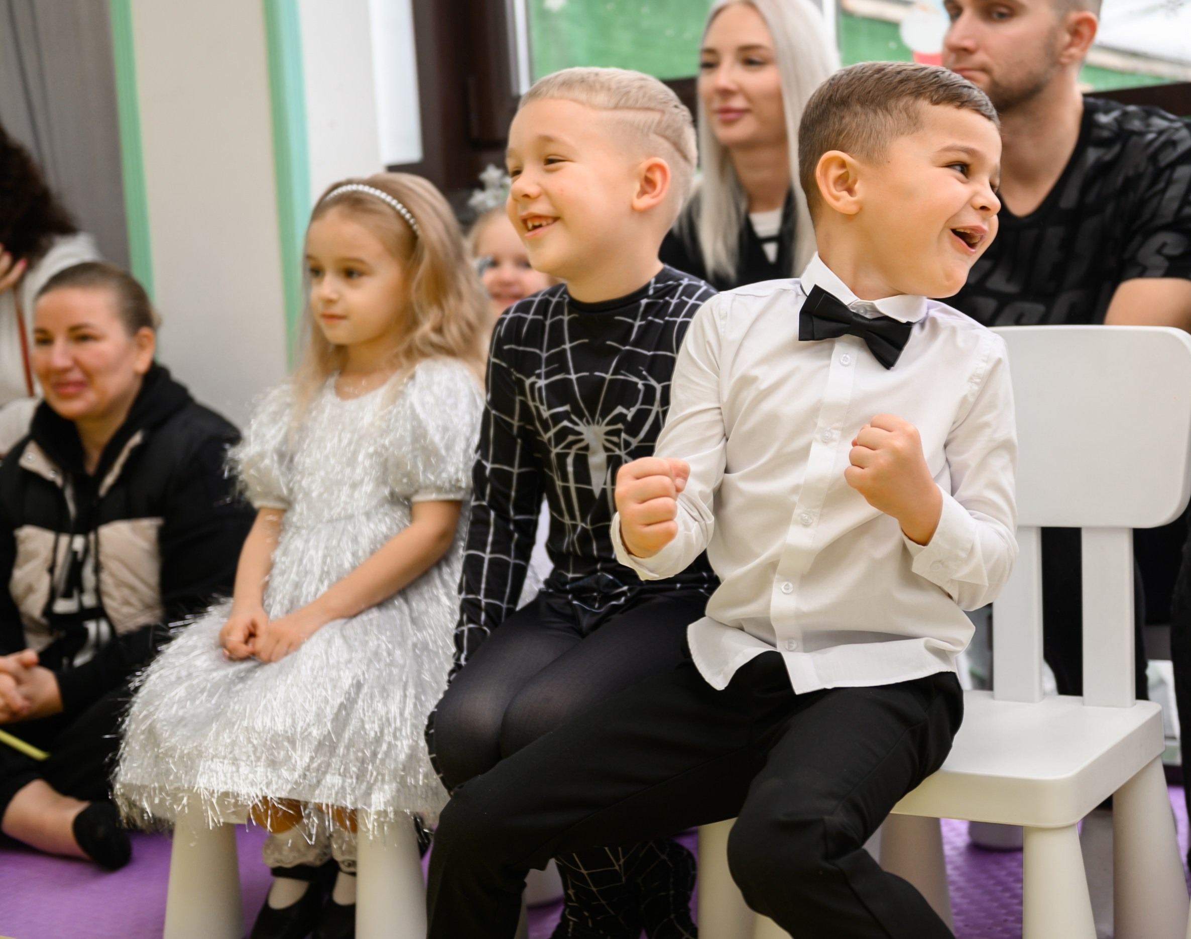 Елка 2025 в детском саду Мишка клуб. Свадебный и семейный фотограф София Невская