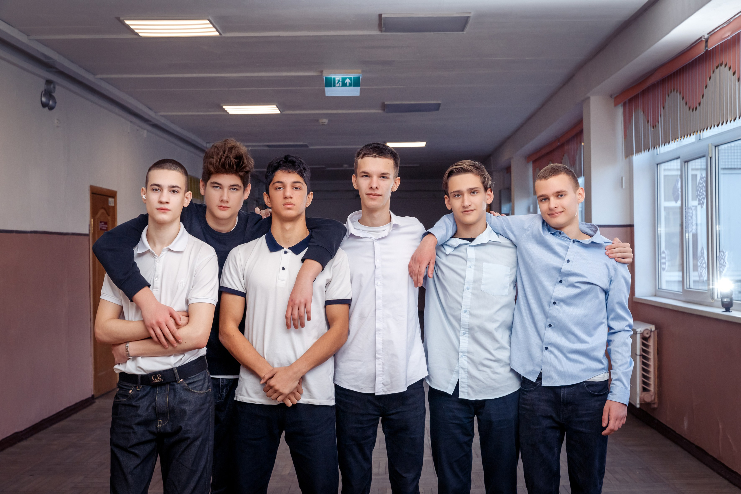 И В ШКОЛЕ ЕСТЬ ЖИЗНЬ. Марина Ушакова. Фотограф. Выпускные альбомы. г. Краснодар