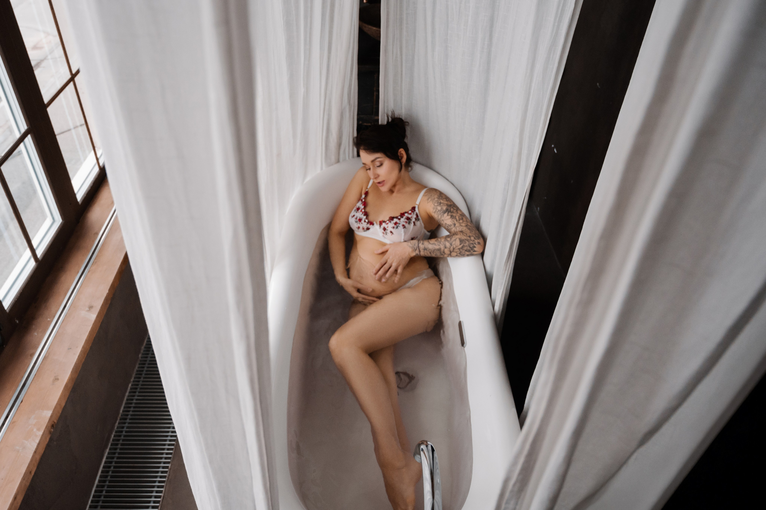 Профессиональный семейный и беременный фотограф в Санкт-Петербурге — Маргарита Иванова. Индивидуальные фотосессии под ключ: от образа до гот. Профессиональный фотограф беременности в СПБ. Стильные фотосессии беременности в стиле минимализм и классическая фотография