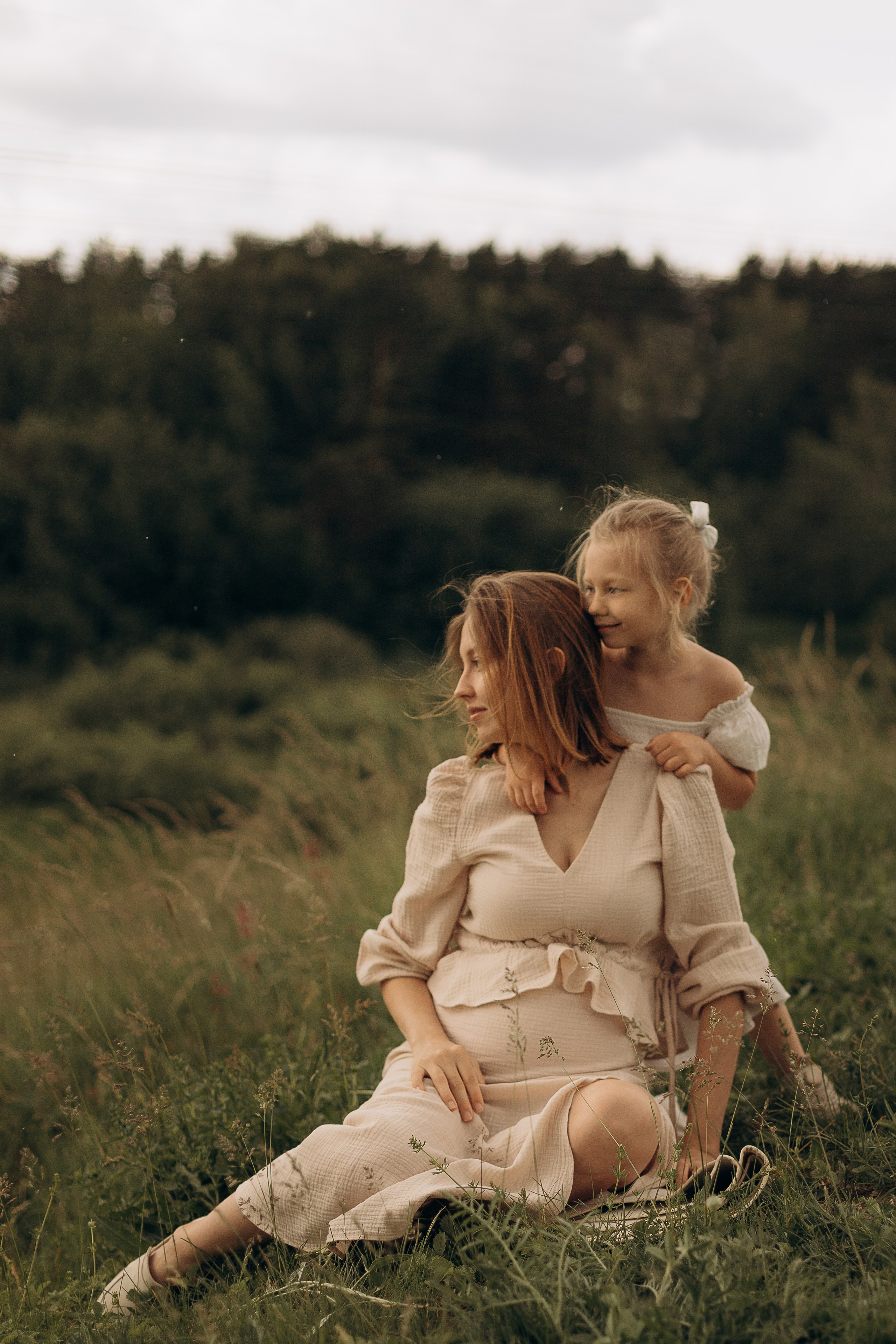 Мама и дочка на холмах. Детский и семейный фотограф в Москве Светлана Шабалина