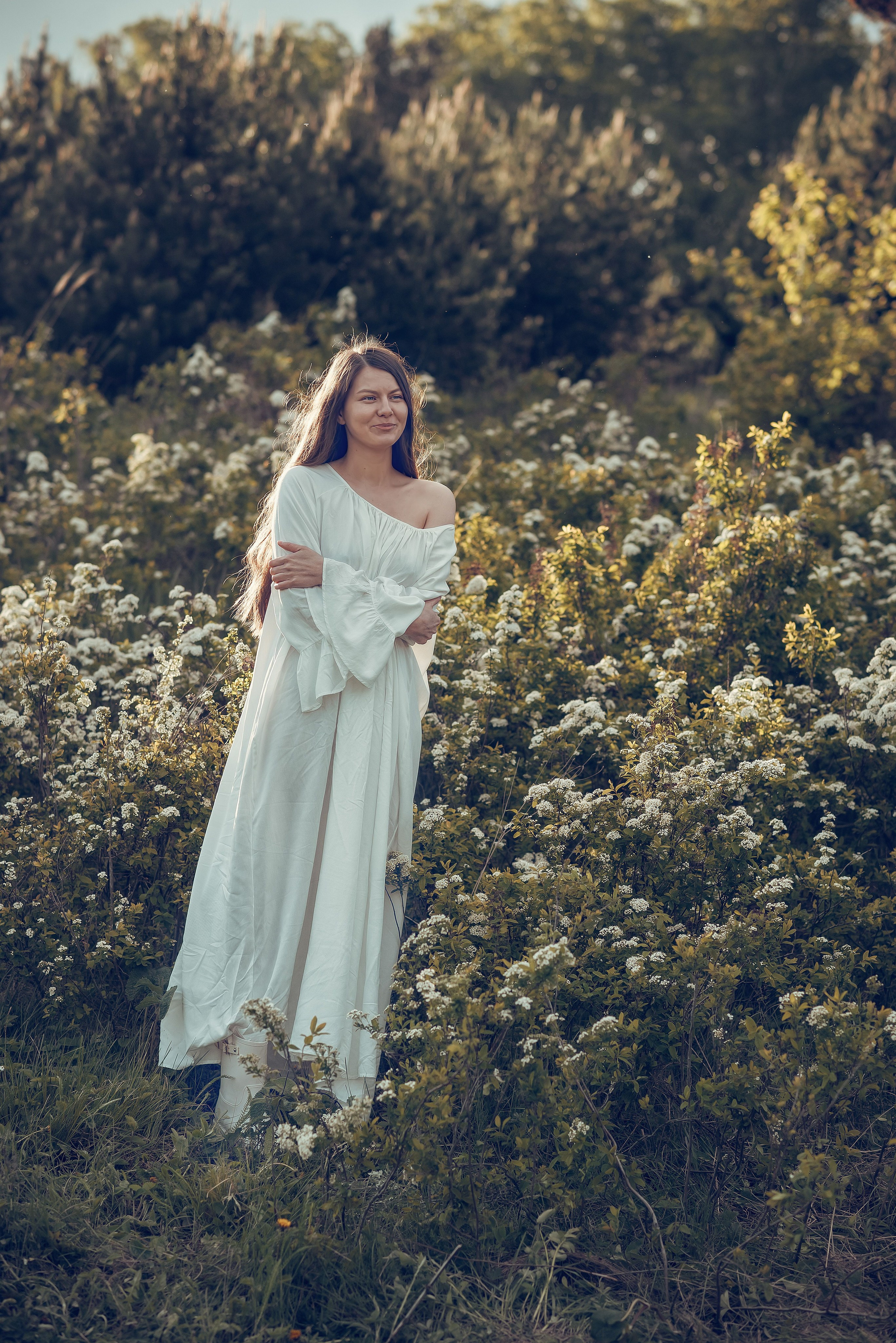 В цветущей спирее. Фотографы крещения/венчания  Красноярск Татьяна и Вячеслав Переваловы