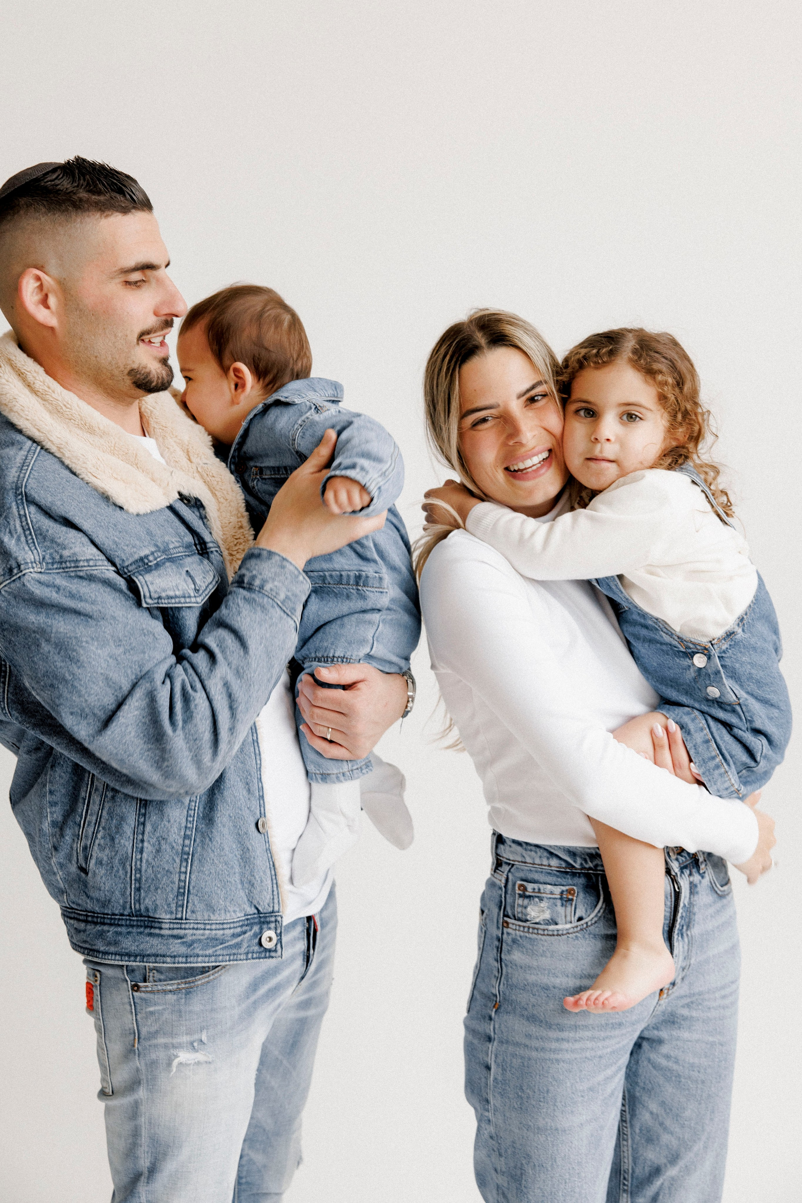 Family photoshoot in White Studio. Wedding and family photographer