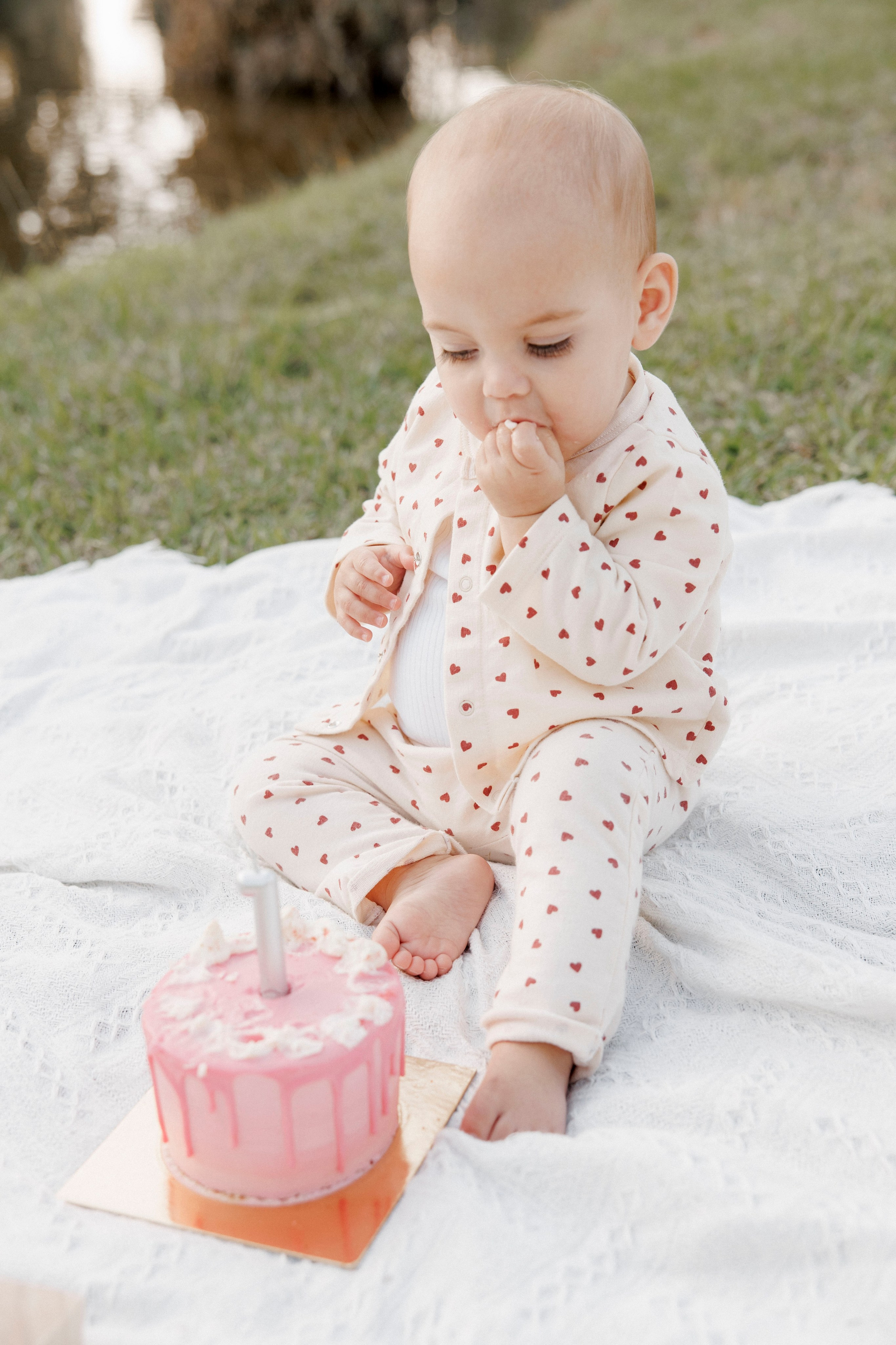 First year photoshoot inside the park (sunset). Wedding and family photographer