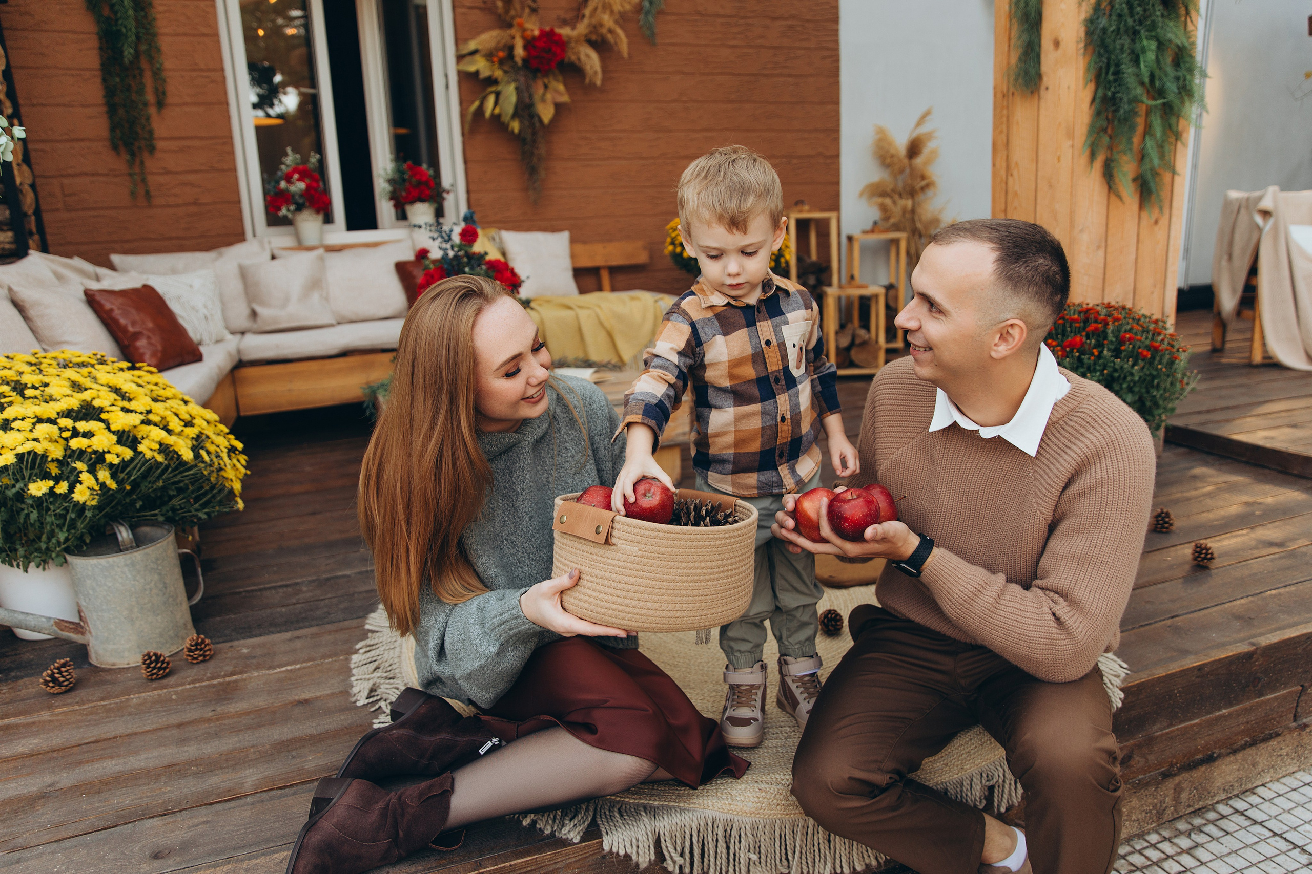 Уличная локация «ТЕРАССА». Фотостудия в Мариуполе «Берлога»