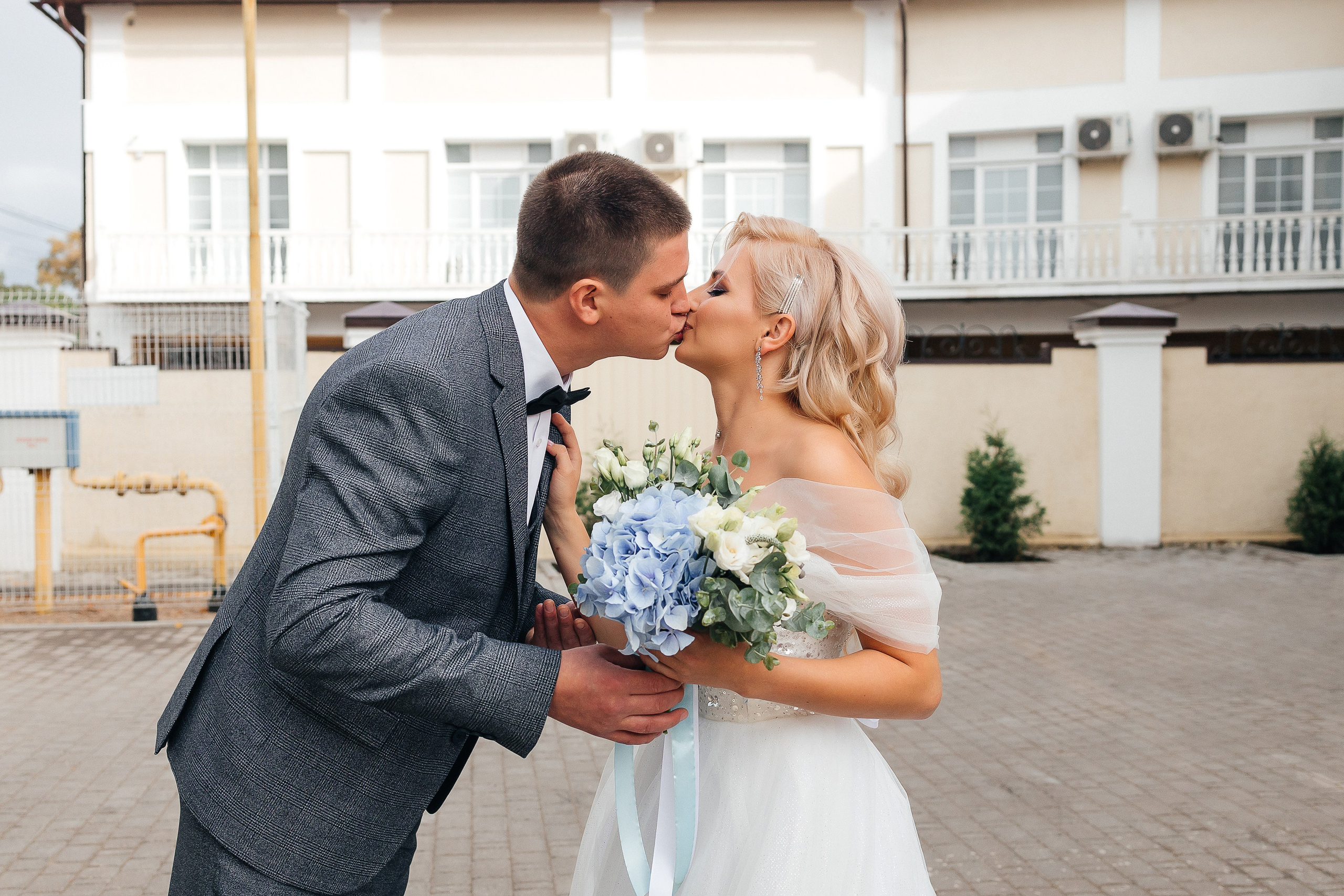 Стильная фотосессия пары в интерьерах ресторана. Олег Сверчков | Свадебный фотограф Вологда