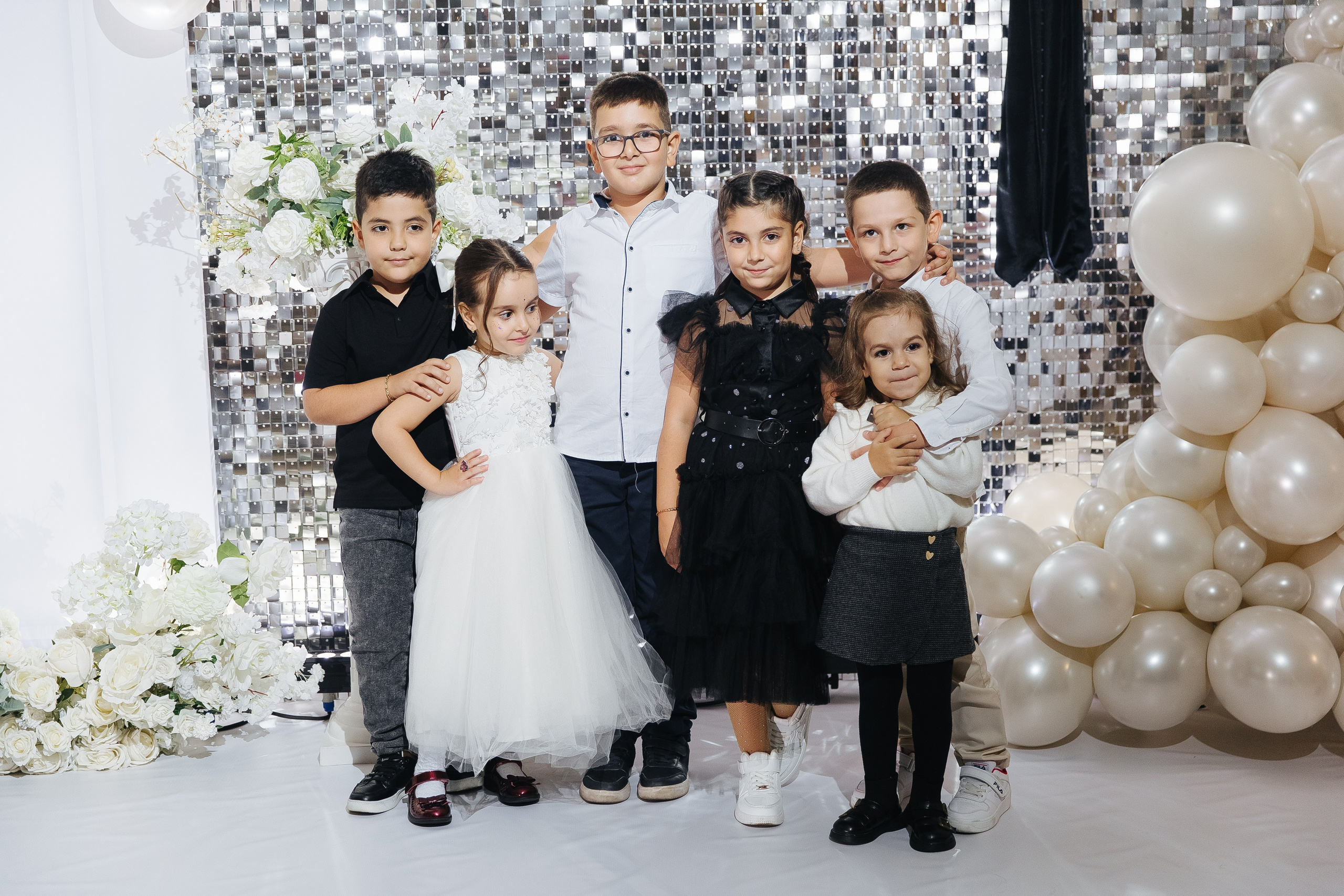 Ани и Назели. 35&5 День рождения, «Янтарь». Фотограф в Красноярске Надежда Воскресенская