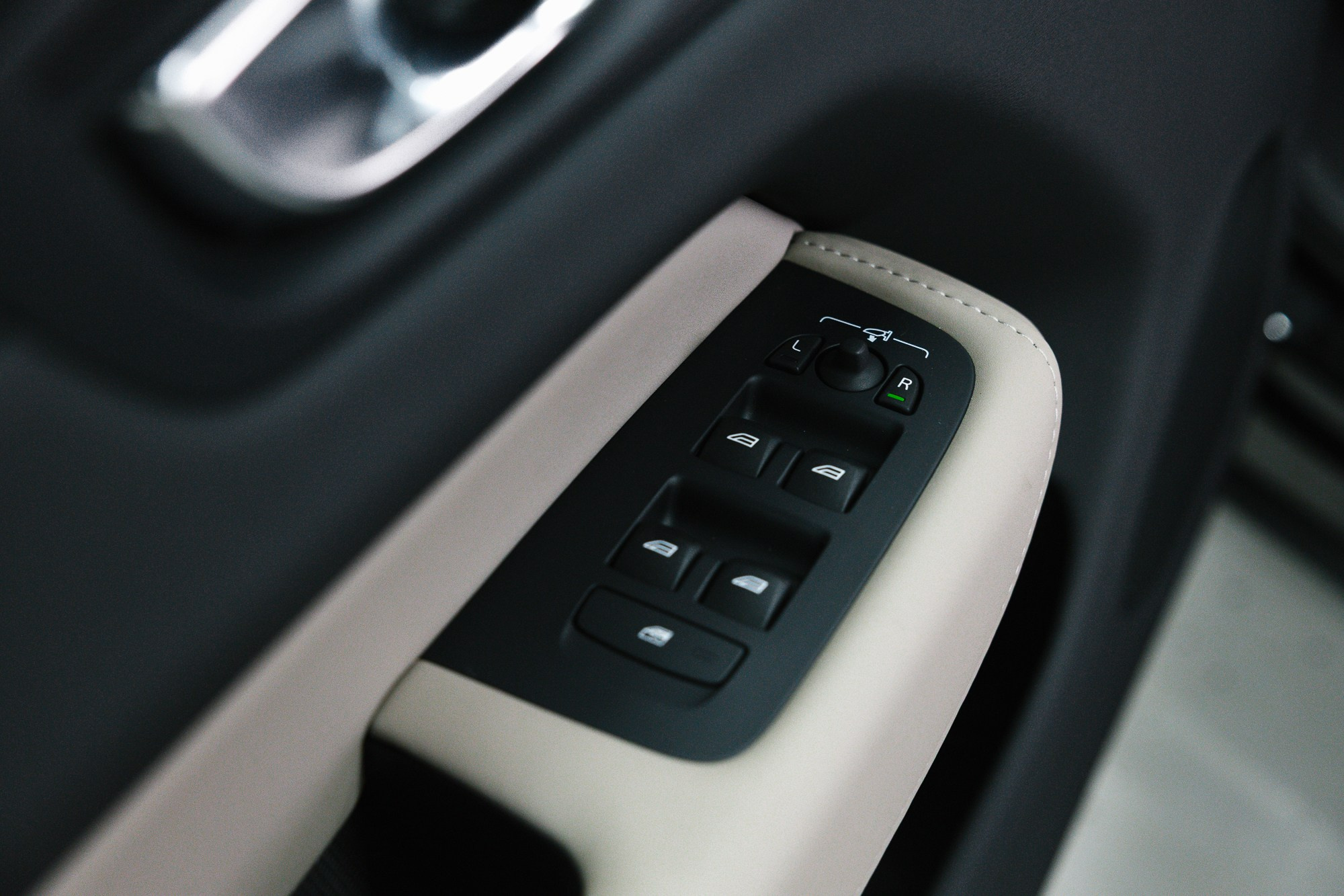 Volvo XC60 2.0 T5 4WD AT (250 л. с.). Автосалон «Х-Авто»