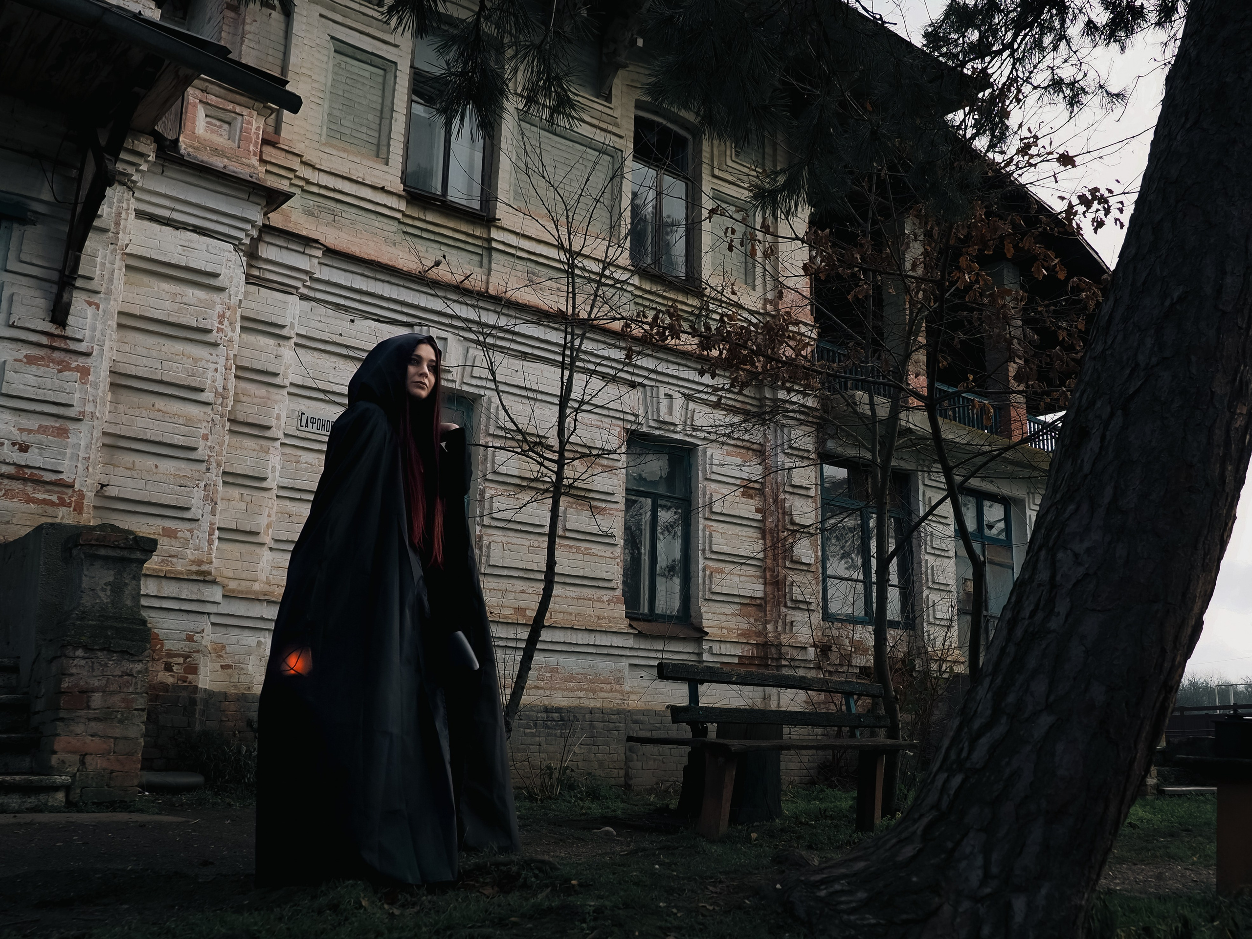 В балахоне. Профессиональная фотография от VladEstaf_StyloQArt: портреты, репортажи, семья