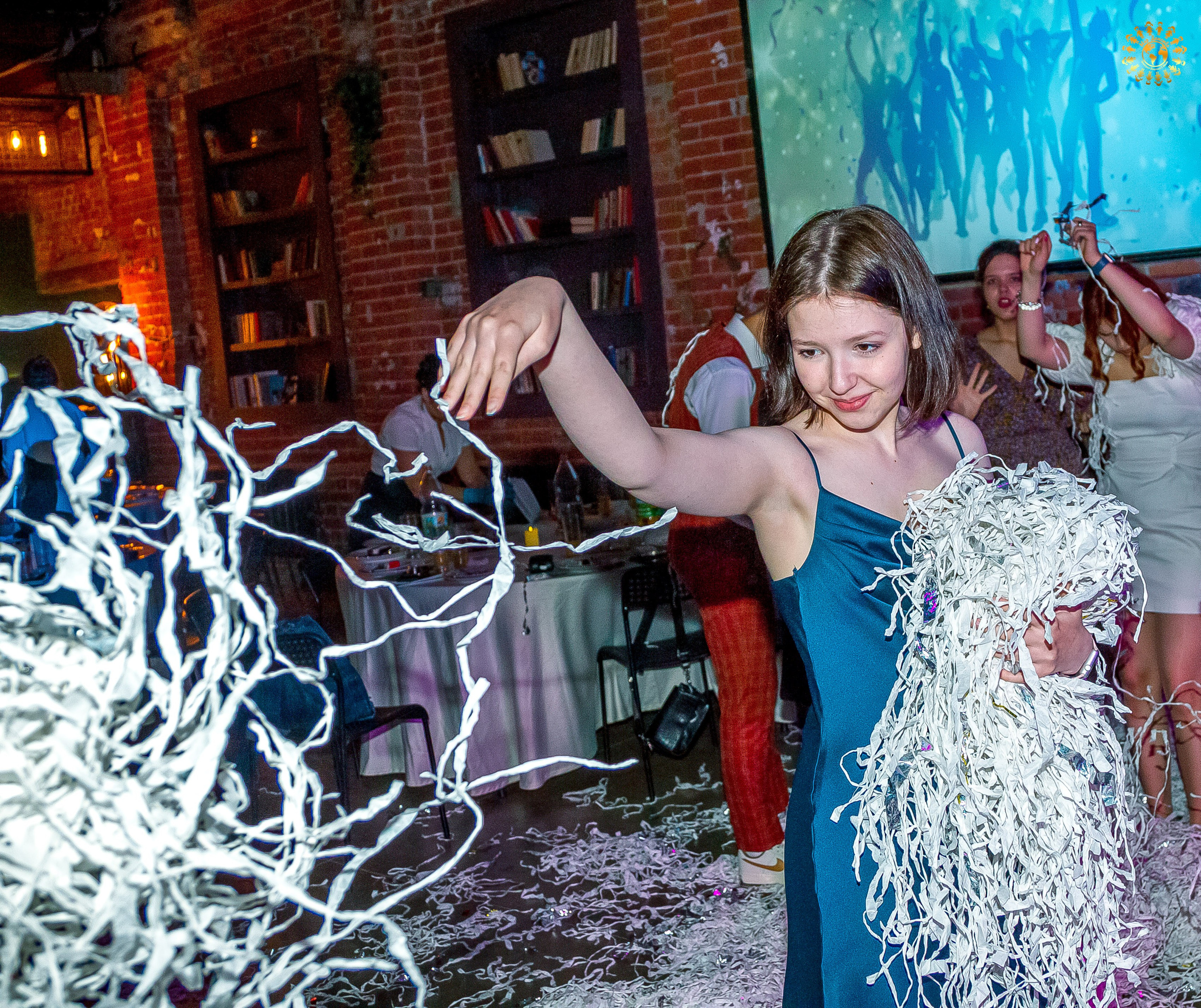 Выпускной 2023 (Школа 548; 9 Ж класс) AG Loft «Библиотека», Москва. Репортажная съемка в Москве и области. Анималистика