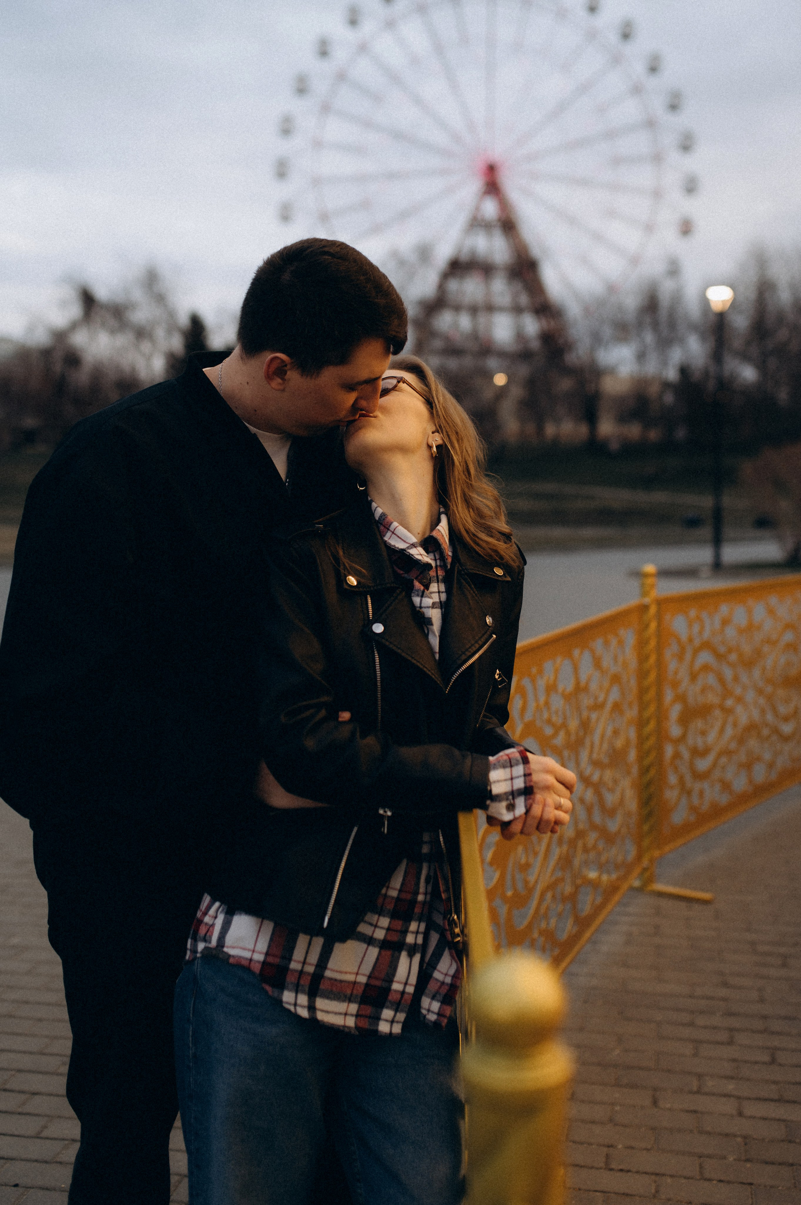 ВЕСЕННЯ ПРОГУЛКА НА НАБЕРЕЖНОЙ. Семейный фотограф в Новосибирске Женя Индрикова