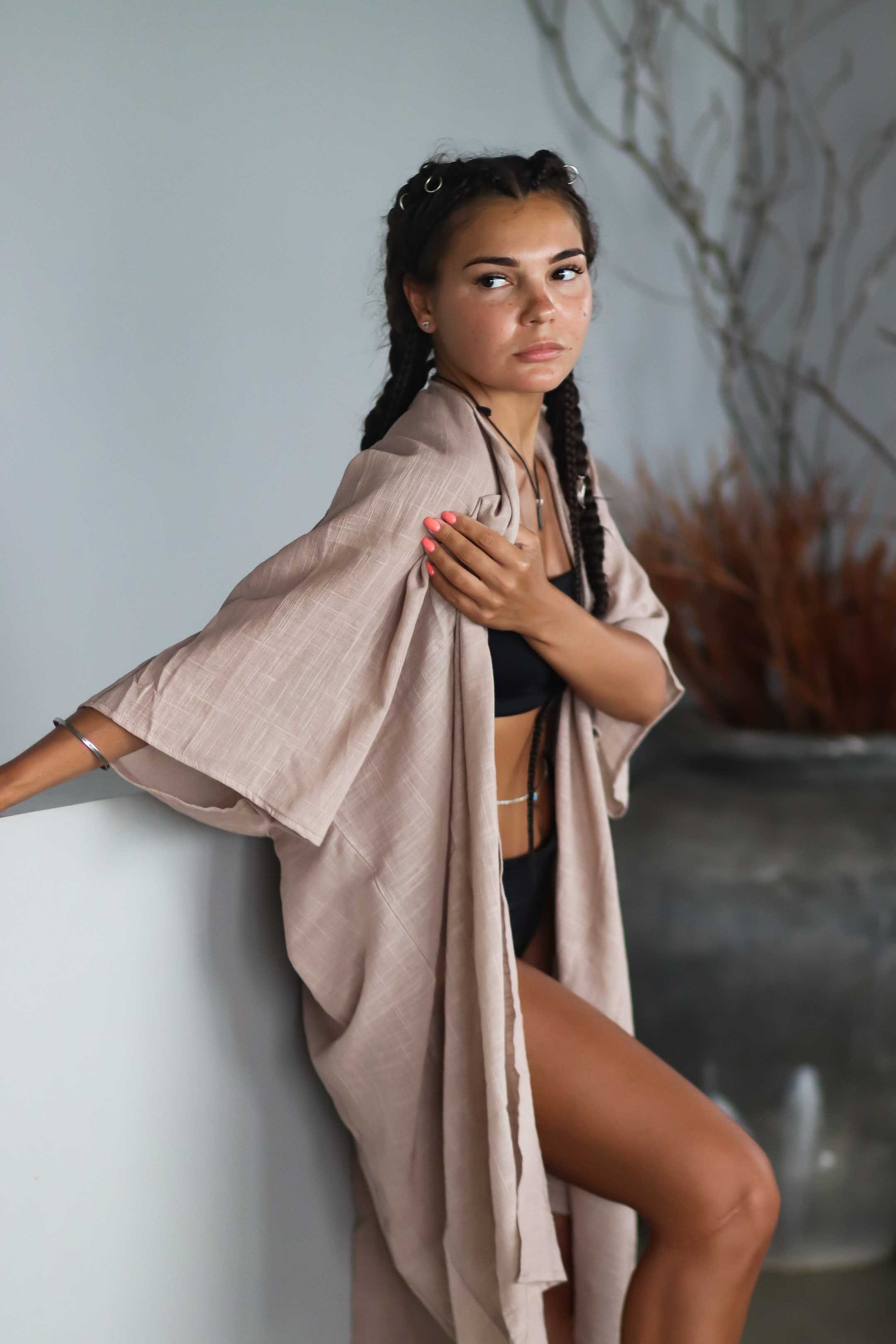 Коллекция купальников бикини. Фотограф на Шри-Ланке