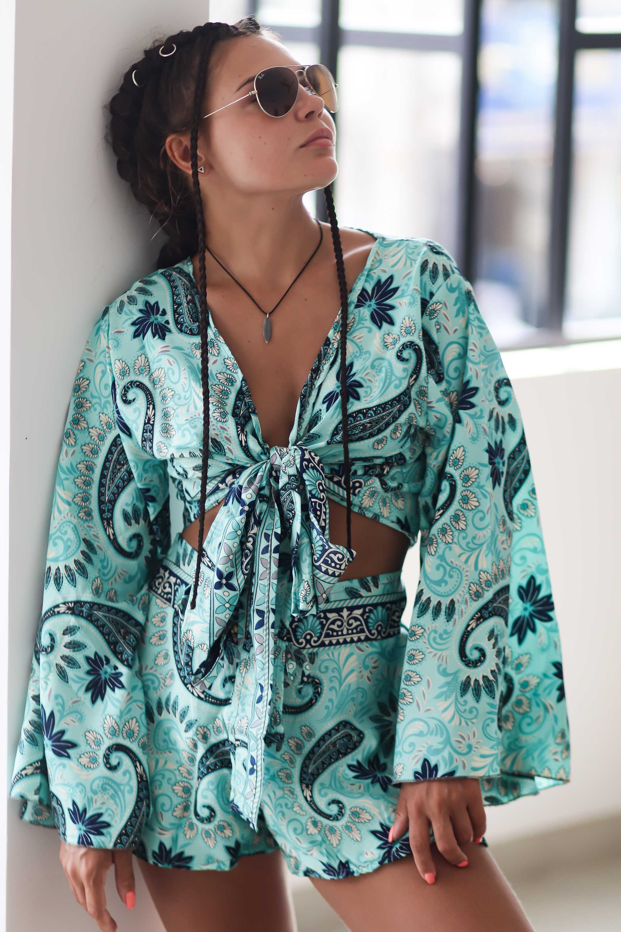 Коллекция купальников бикини. Фотограф на Шри-Ланке