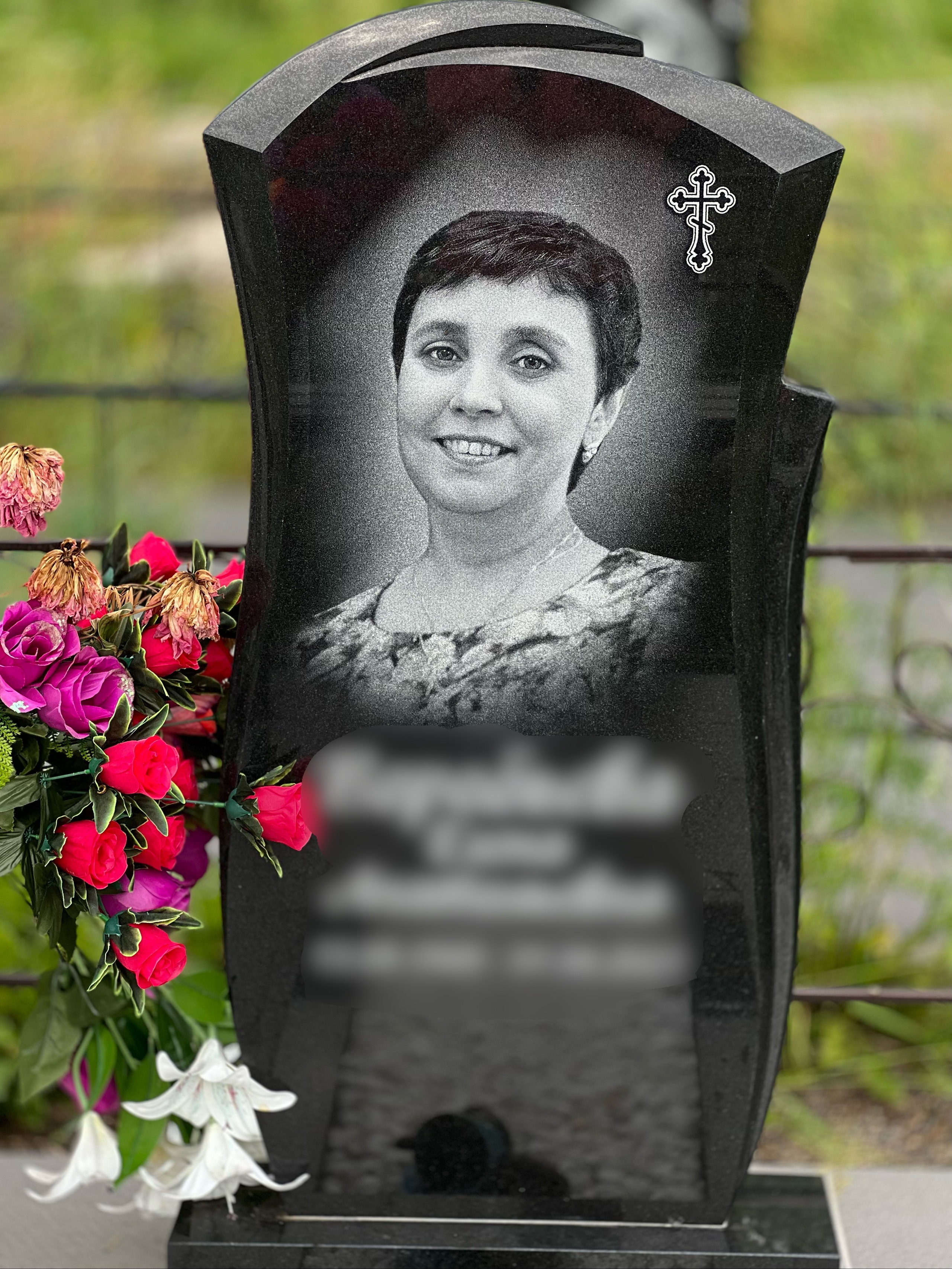 Гравировка от наших художников. ГРАНИТ26 Ритуальные услуги Железногорск. Благоустройство могил, продажа памятников