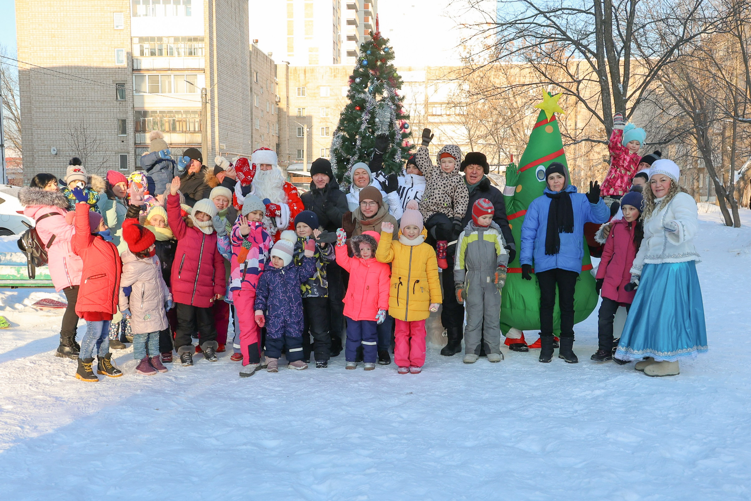 Новогодний праздник на улице