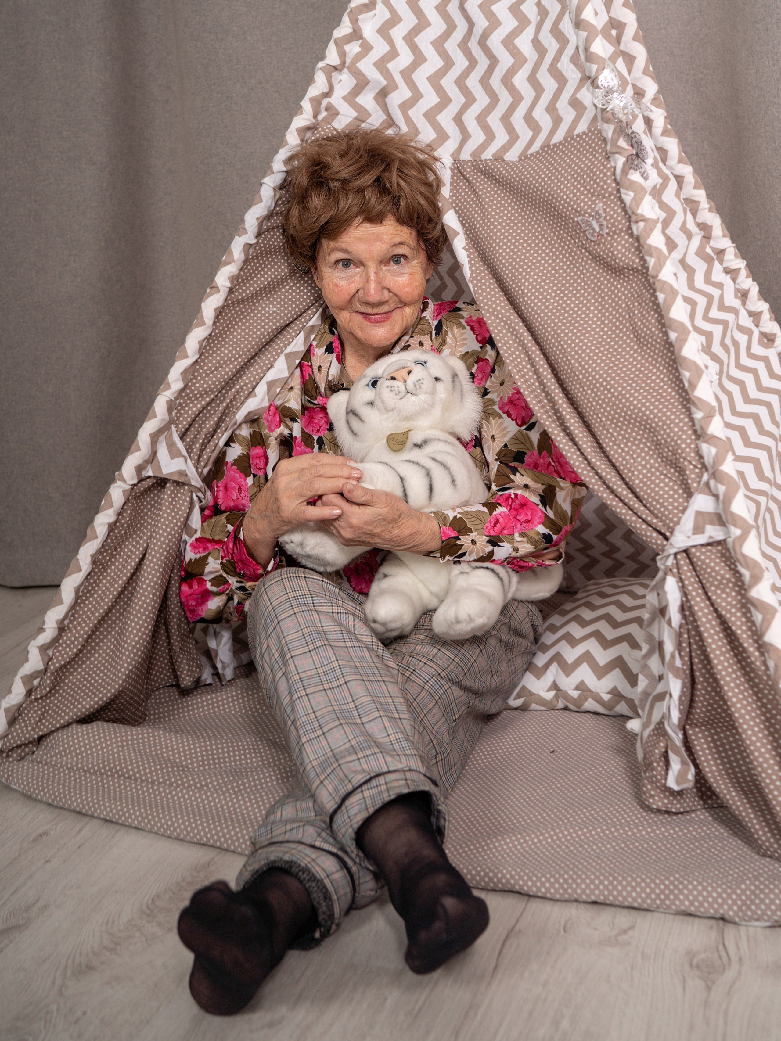 С бабушками. Фотограф Зинаида Евдокимова