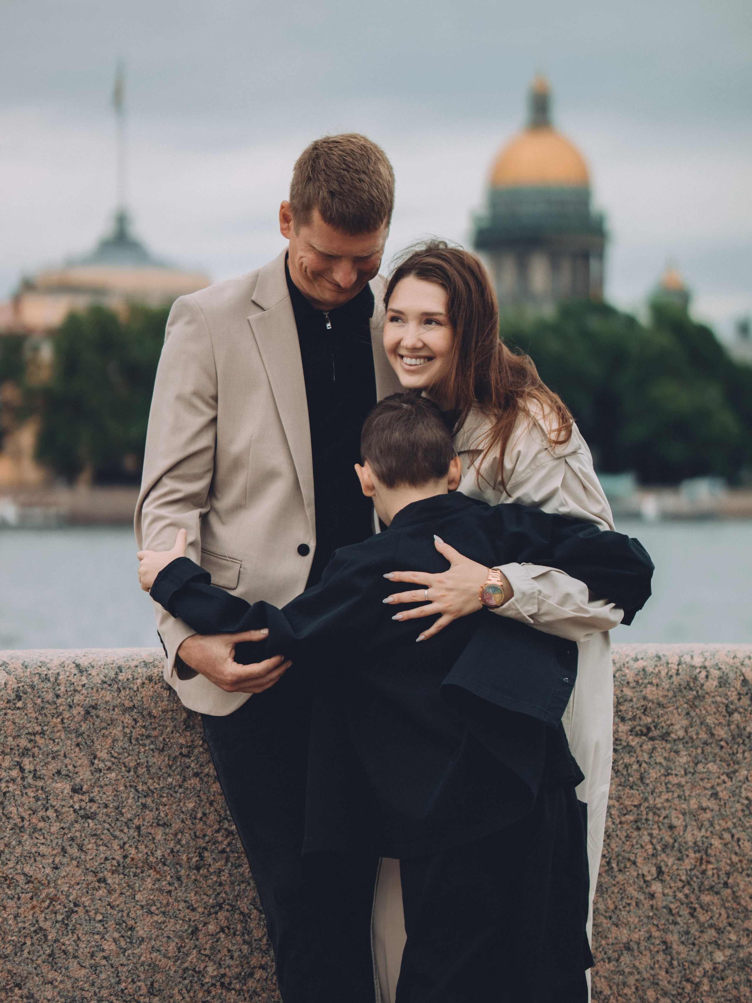 Семейная фотосессия на прогулке по городу Петербургу. Светлана Гопанюк. Портретный фотограф. Санкт-Петербург. СПб