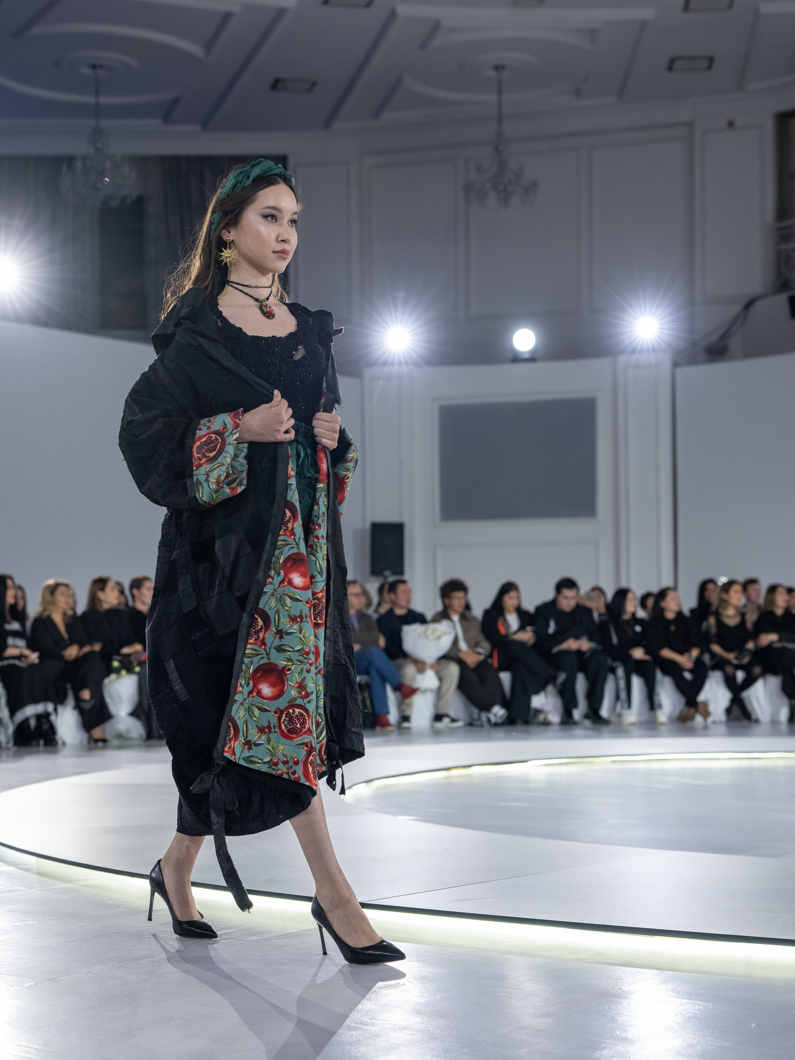 Дизайнер Kharchi. Сайт Алматинского НЮ АРТ, будуар и фэшн фотографа Дениса Карпенко