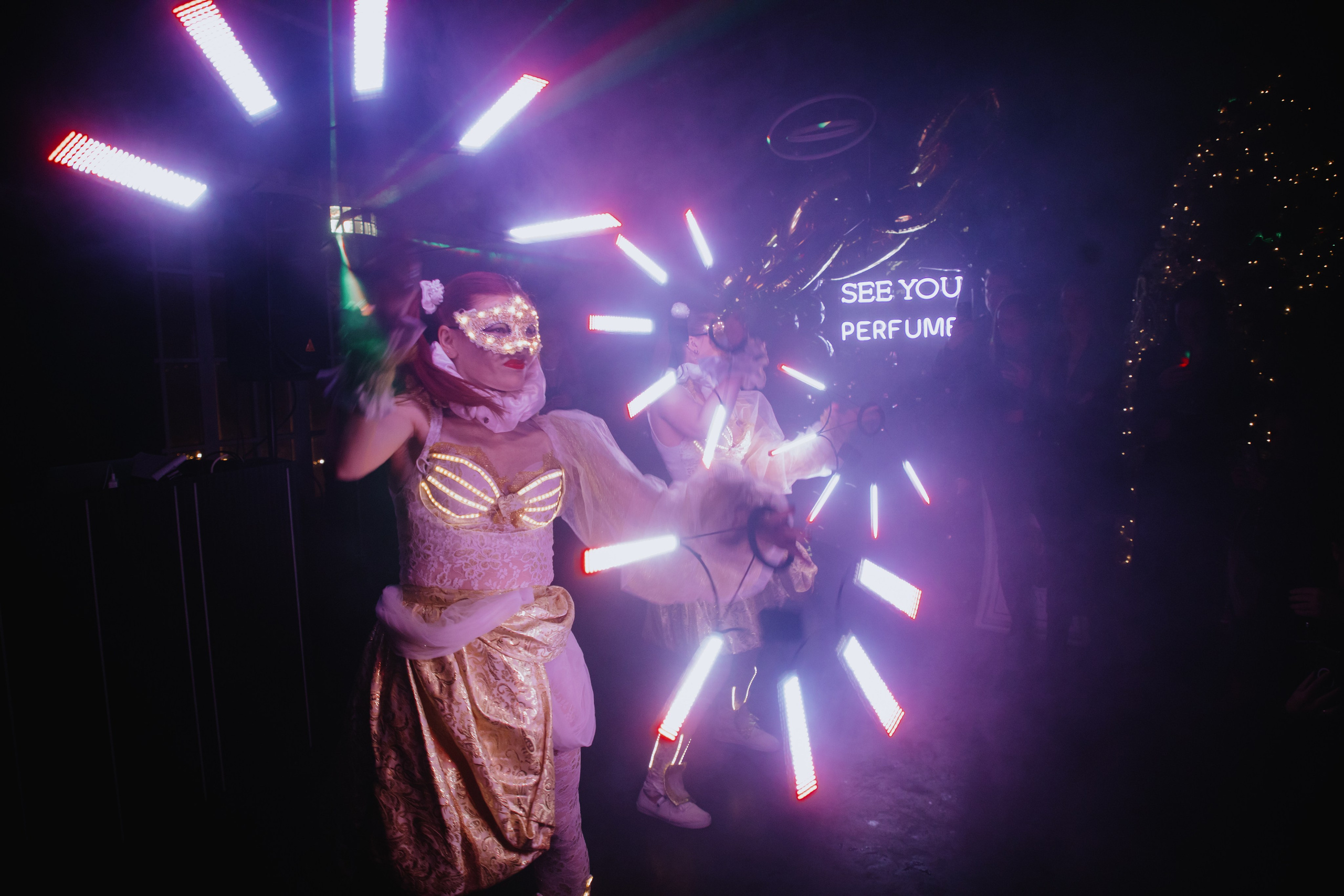 See `You Perfume. Фотограф в Москве и Санкт-Петербурге Дарина