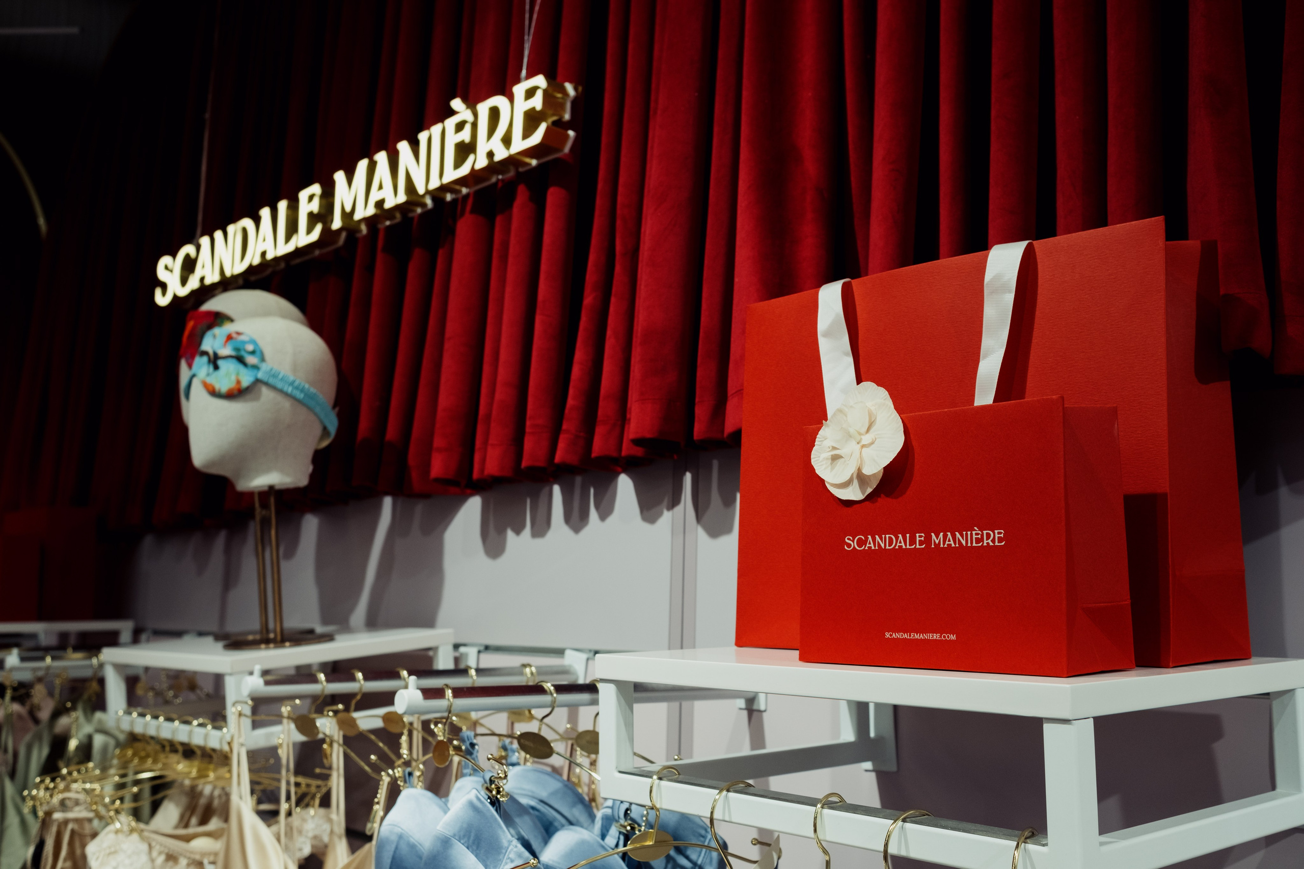 SCANDALE MANIERE. Репортажный и портретный фотограф в Москве Илья Спиридонов