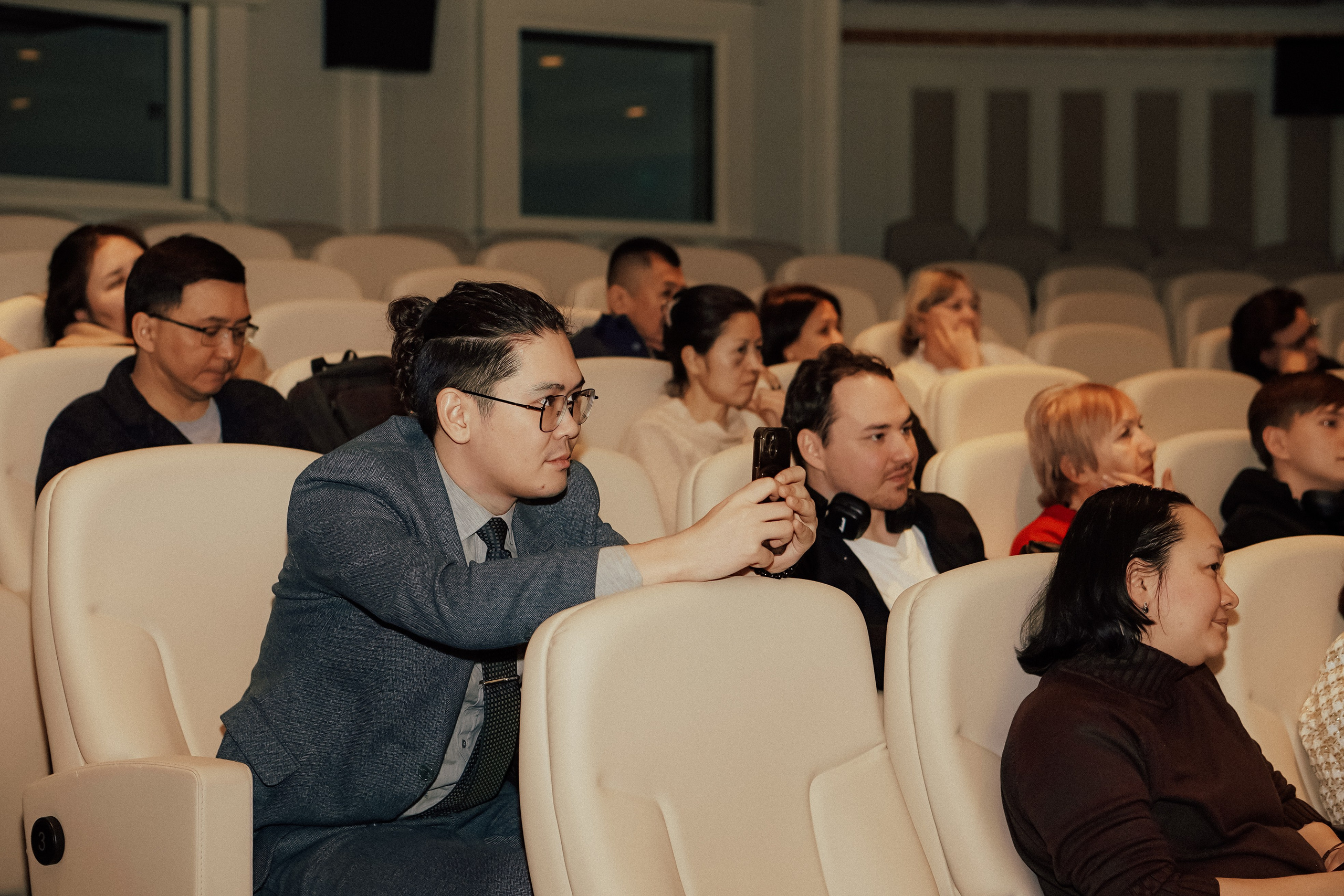 Казахстанские страницы (презентация книг). Крис Богомазова