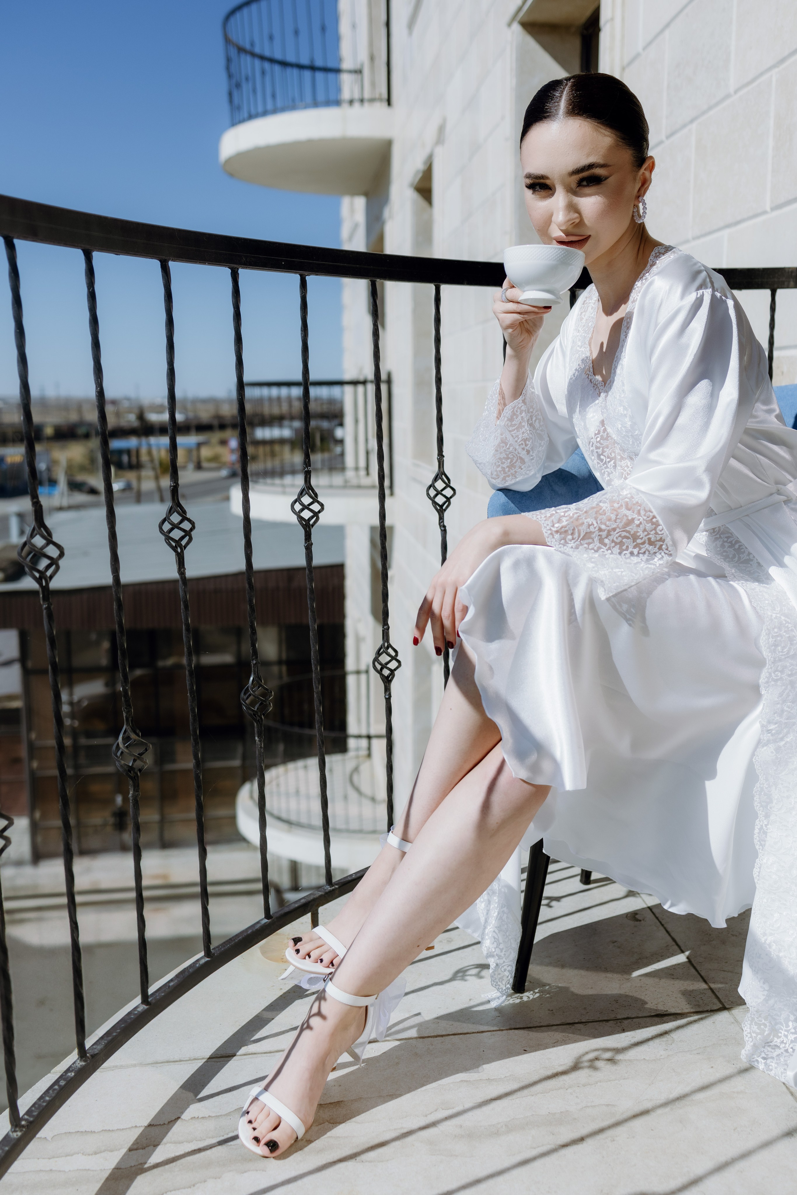 В зеленом саду. Shakhmanoff.kz