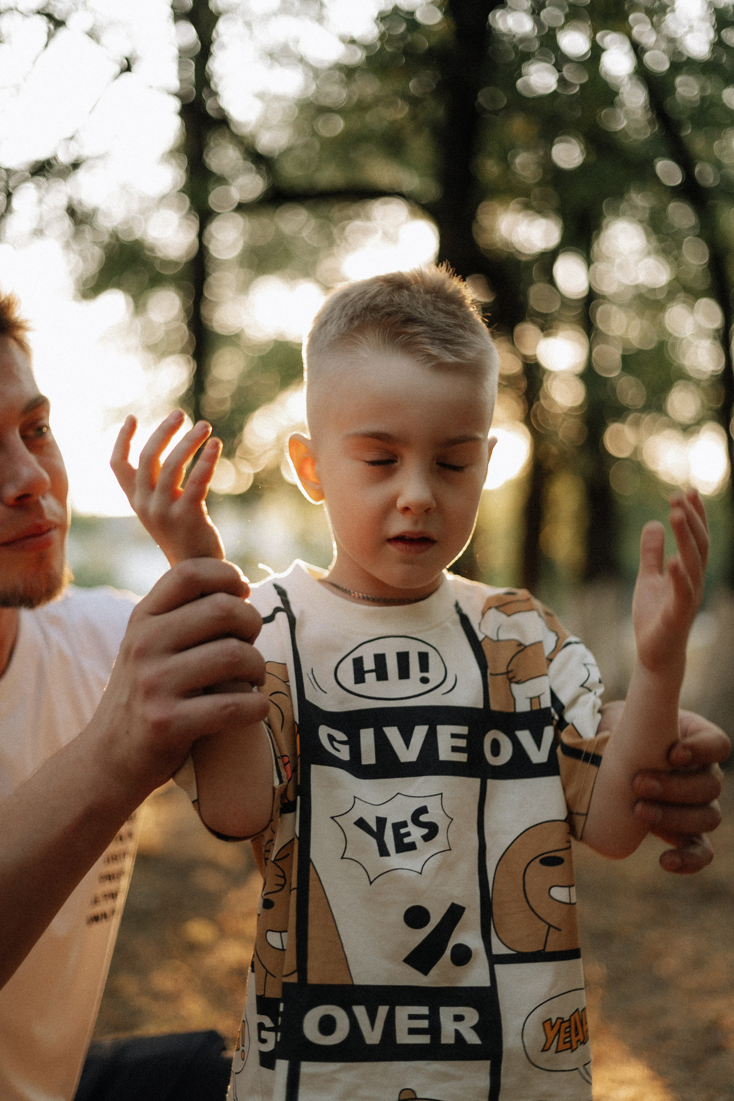 Папа учит сына кататься на велосипеде. Фотограф в Крыму | Виктория Нотевская