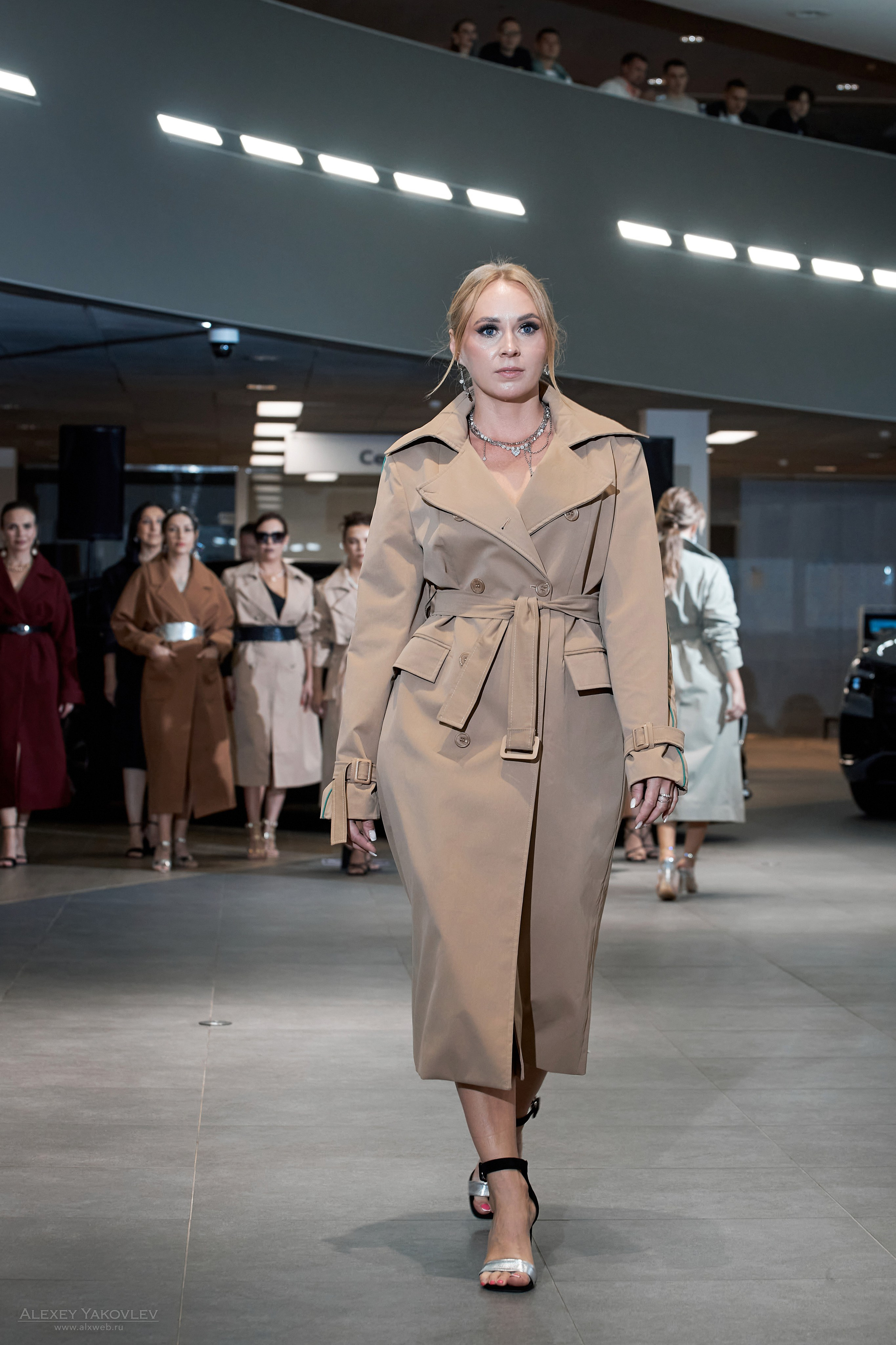 Модный показ PRE-FALL модельной школы Modeling+. Фотограф Алексей Яковлев