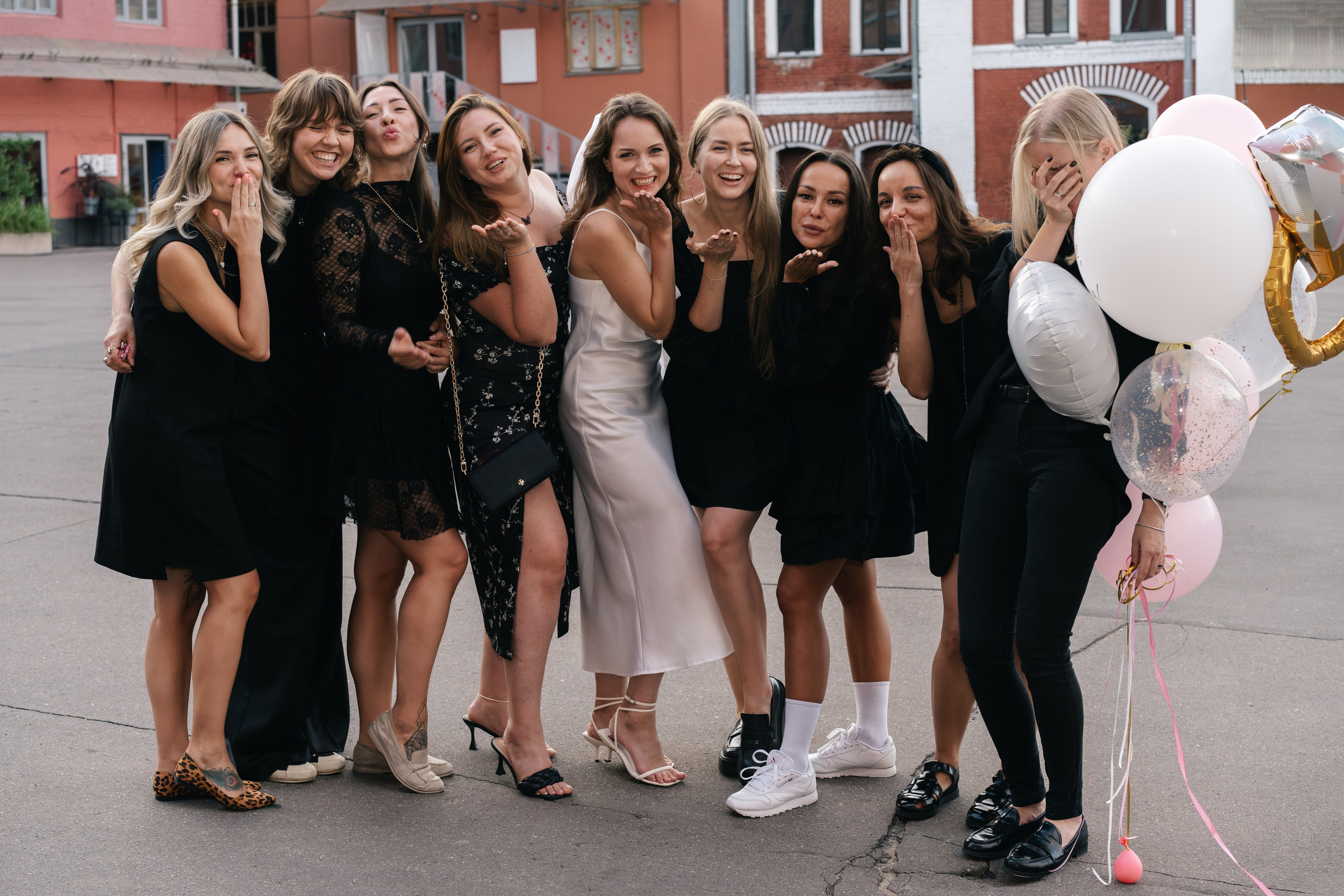 Chao, Khromova!. Главная