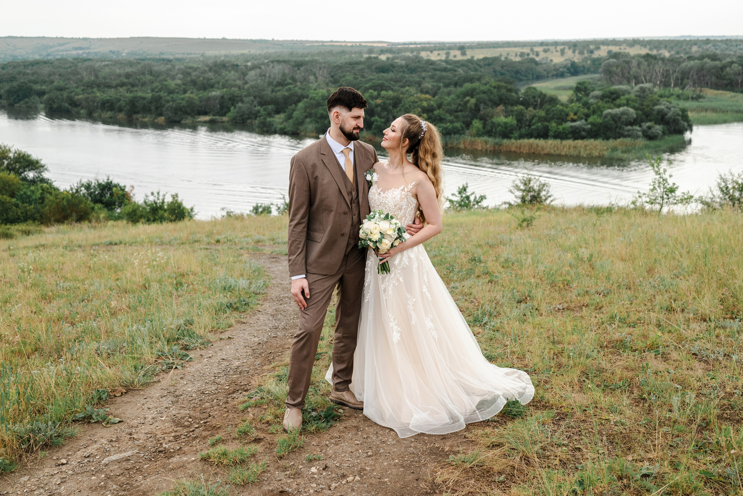Свадебная фотосессия на природе, в парке Лога, Каменск-Шахтинский. Фотограф в Каменске-Шахтинском Ольга Сагал