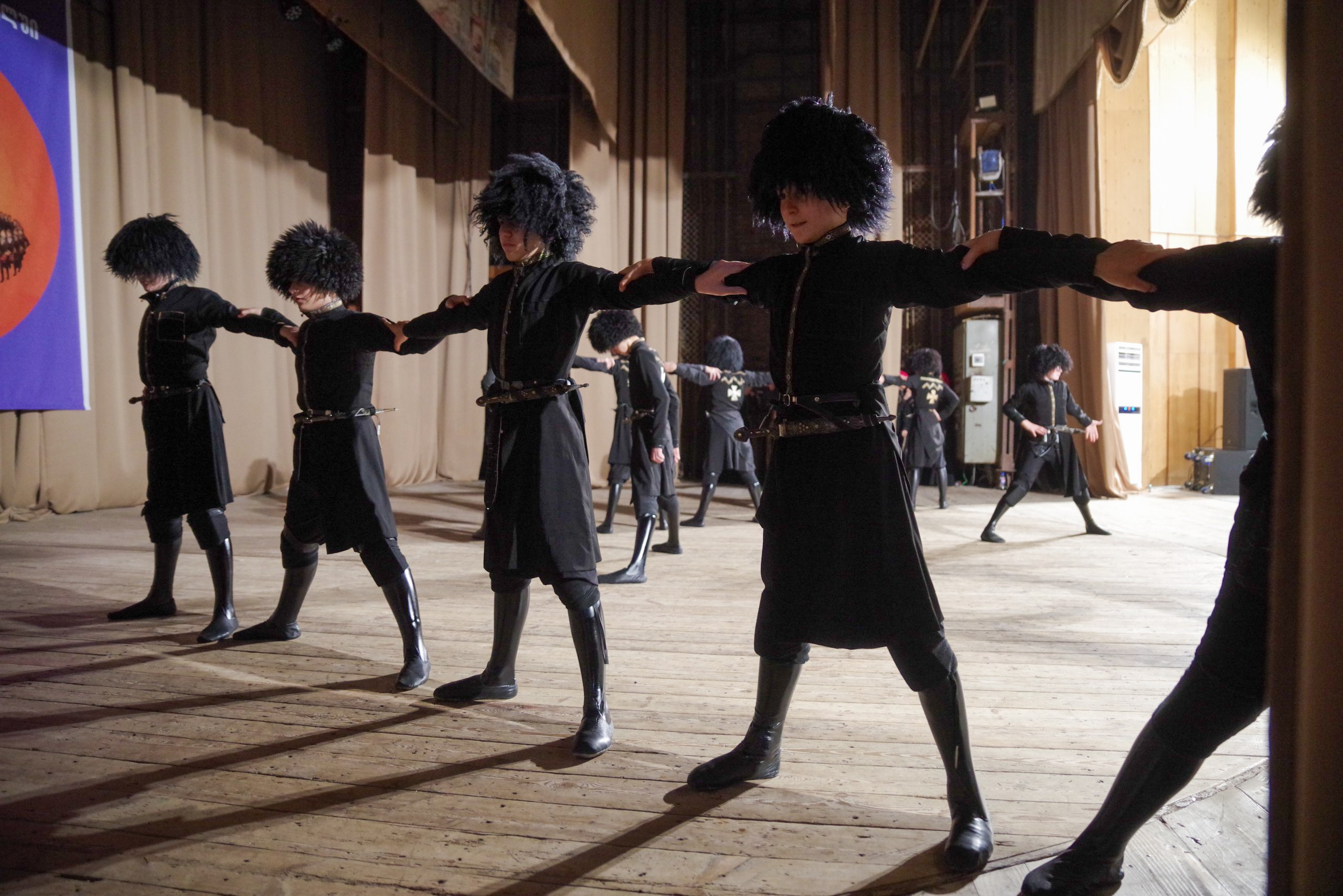 Грузинский танец. Портретный фотограф Денис Милютин