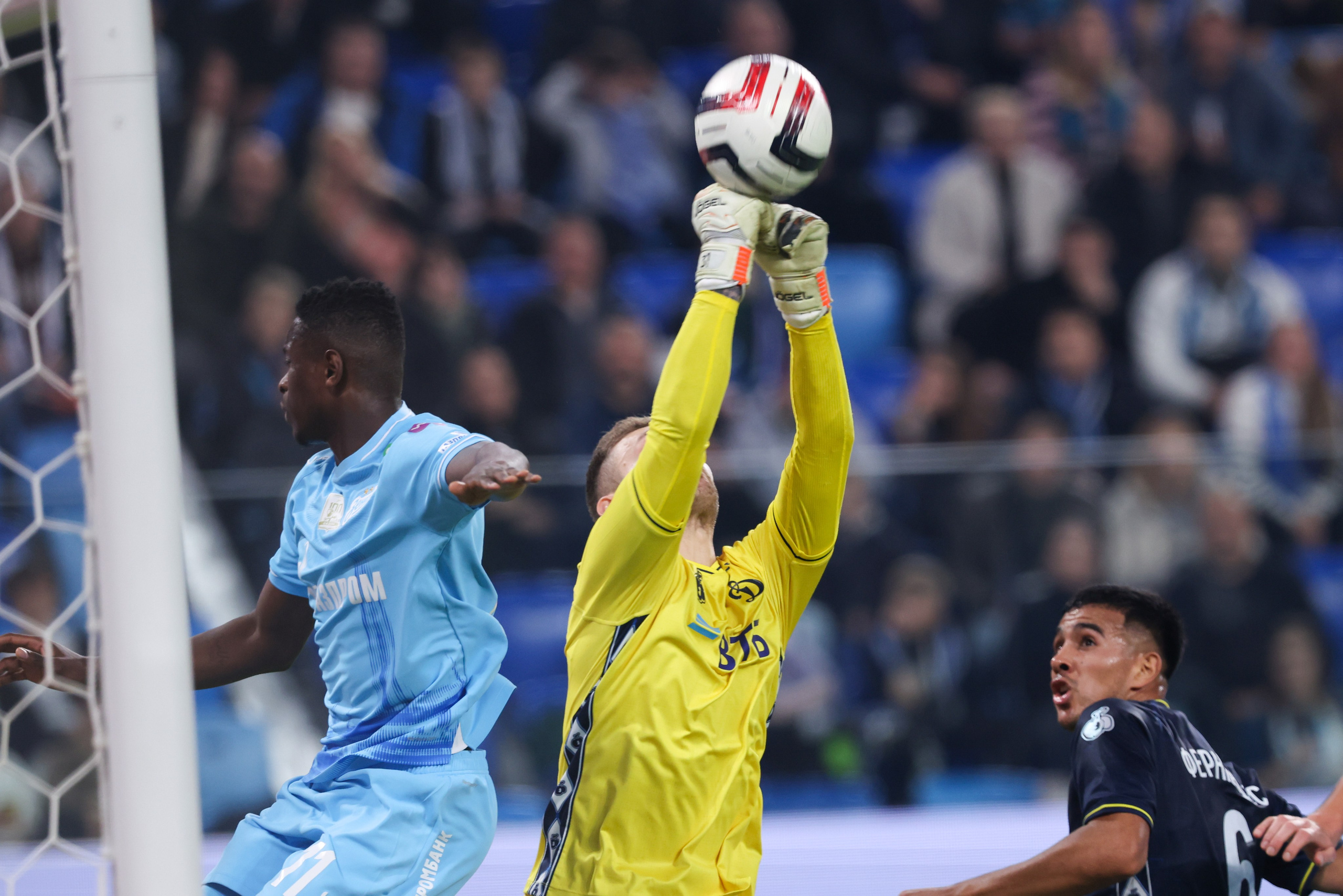 ФК «Зенит — ФК «Динамо» Москва 05.11.2025. Спортивный и репортажный фотограф Антон Тереханов