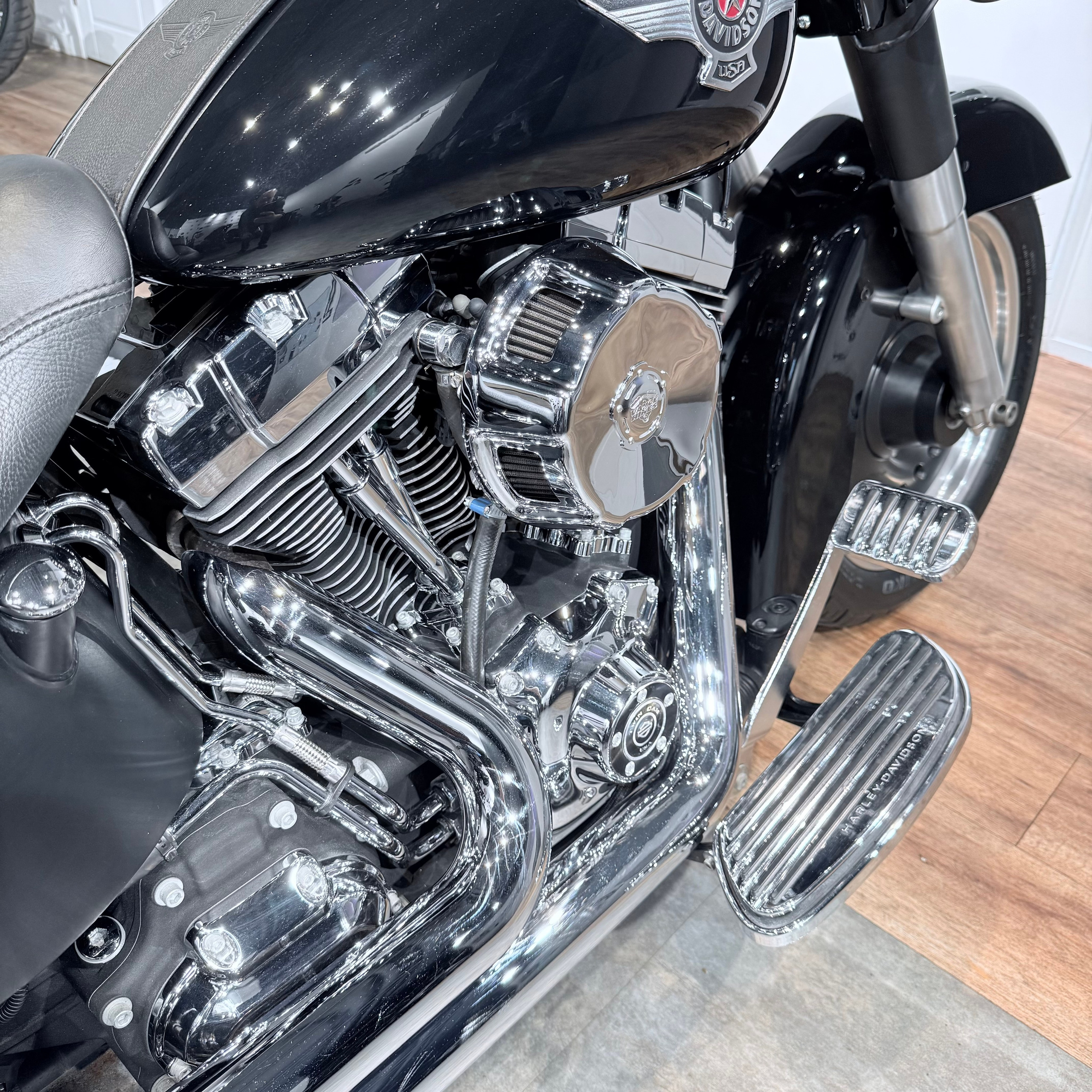 2011 Fat Boy АВS Vivd Вlаck Vanсе & Hinеs. Hello Davidson, Москва. Только хорошие мотоциклы…