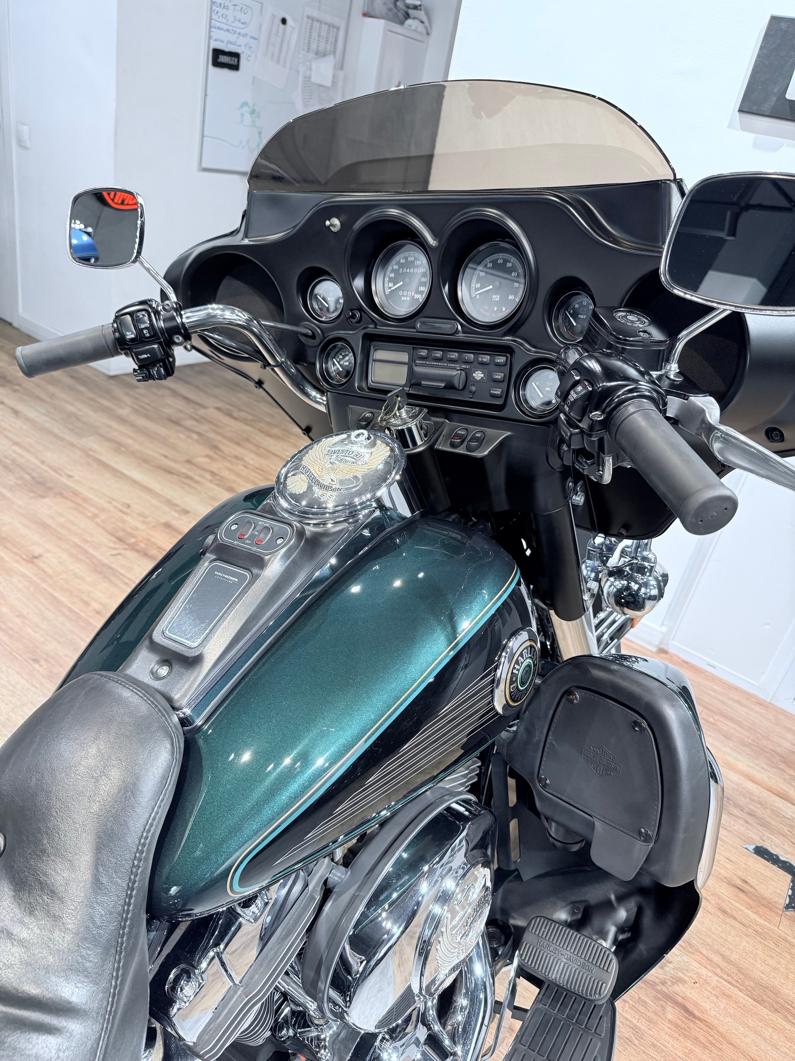 Electra Glide Emerald Green. Hello Davidson, Москва. Только хорошие мотоциклы…