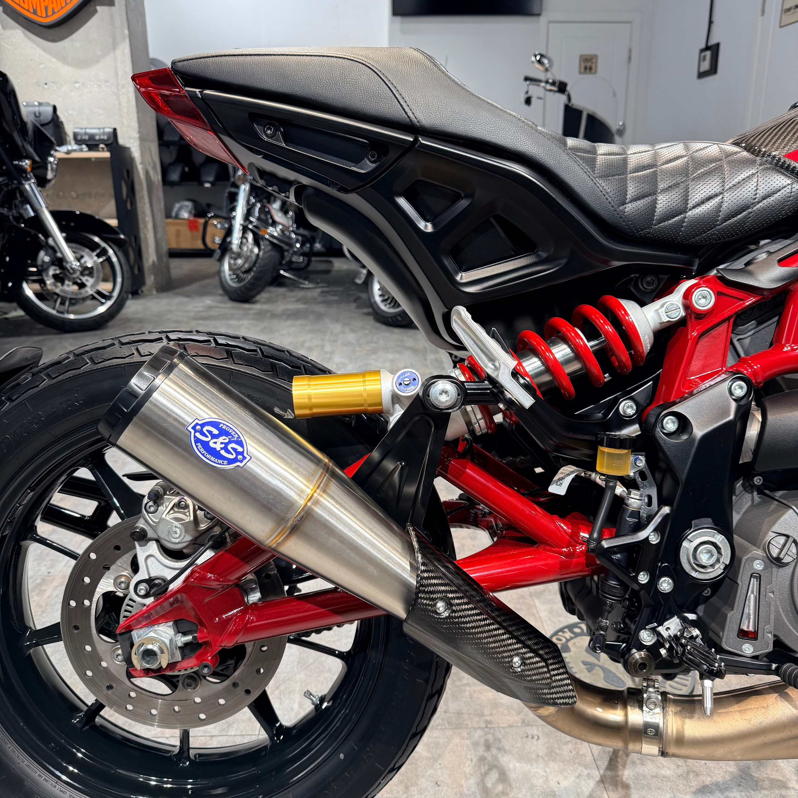 Купить 2021 Indian FTR Carbon Race Replica — подробнее на сайте. Hello Davidson, Москва. Только хорошие мотоциклы…