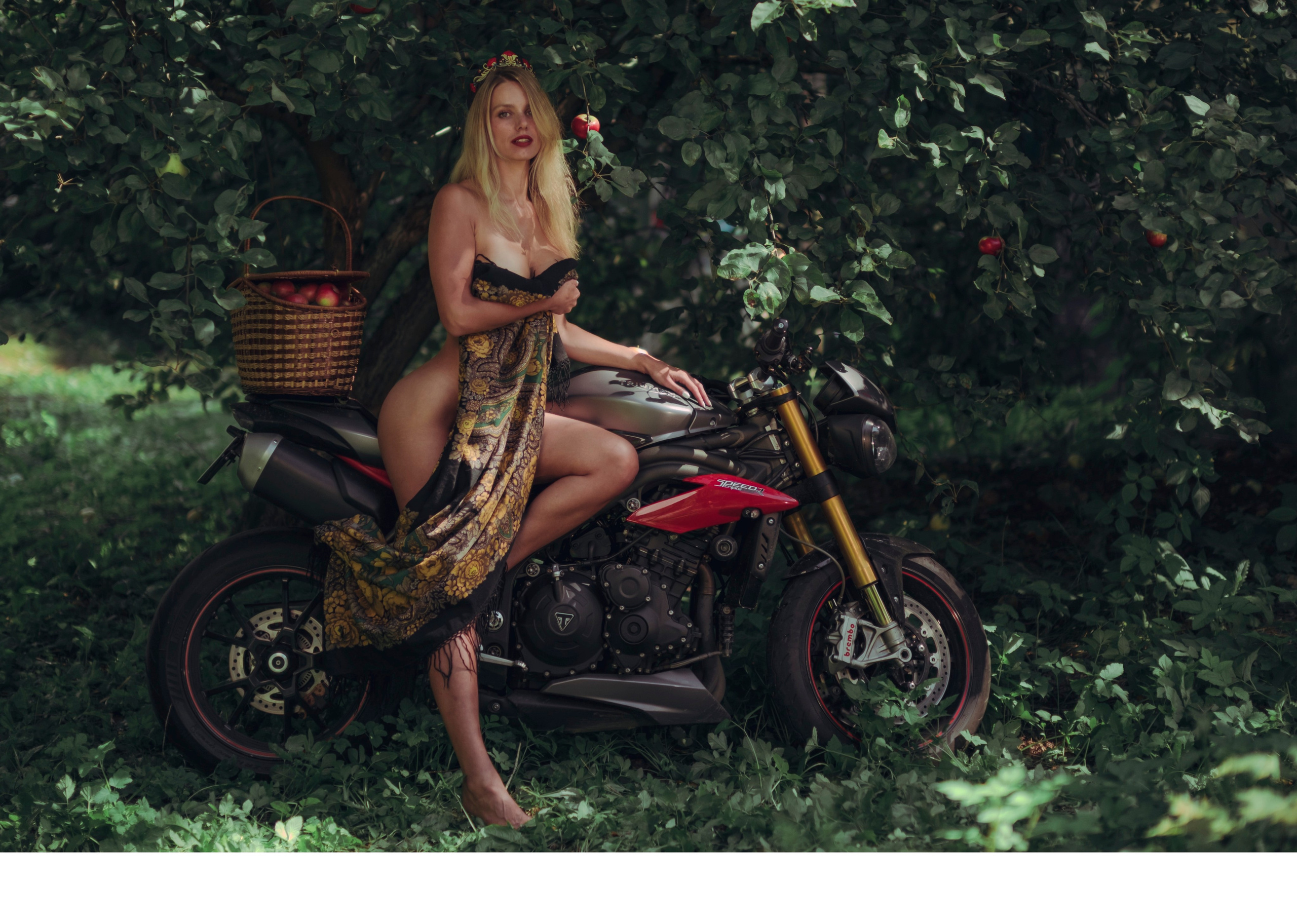 Календарь Girls Only 26. FotoMotoHunterZ — фотографии мотоциклистов на улицах города