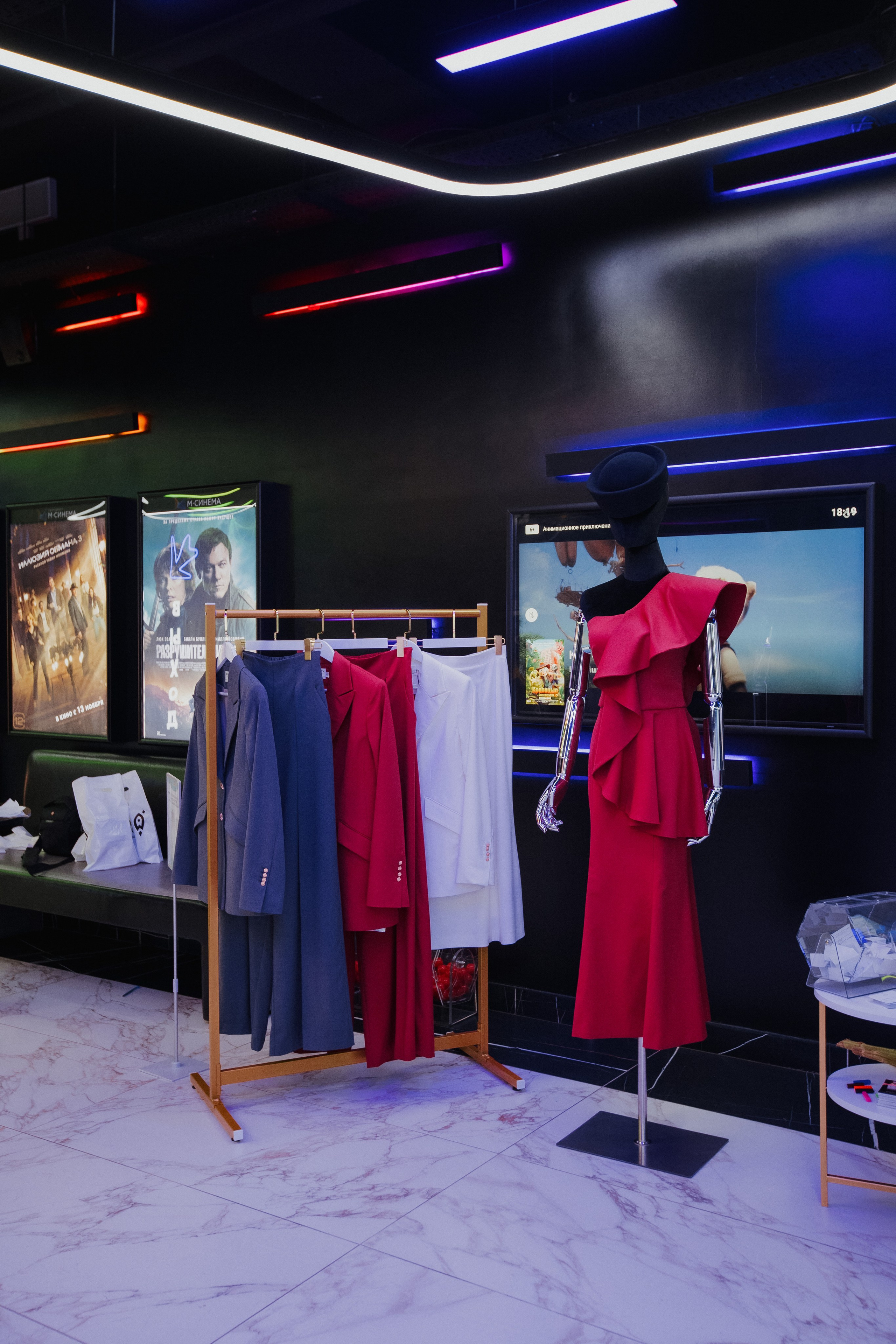 ФЭШН КОНФА. СВОИ. ФОТООТЧЕТЫ-СОБЫТИЯ-МЕСТА