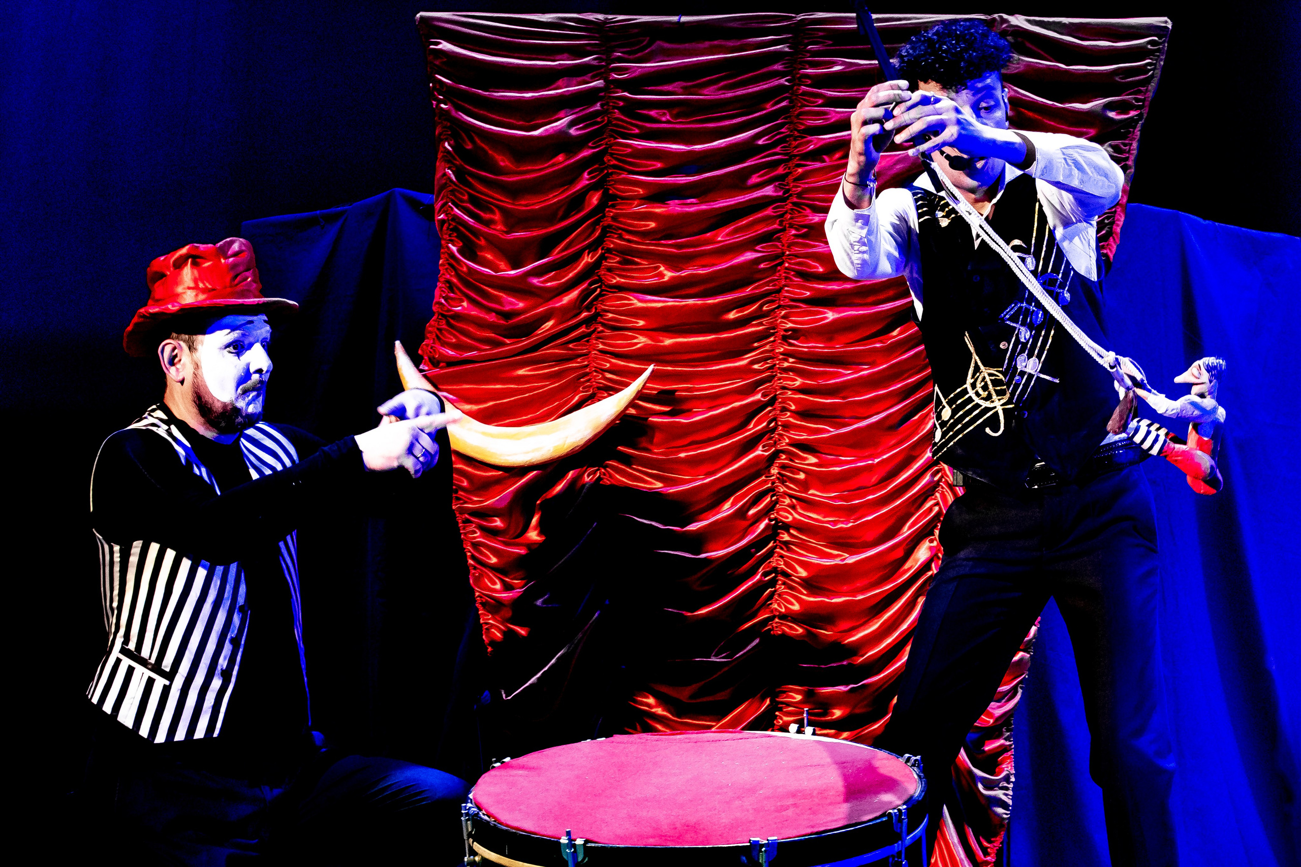 Цирк из Саквояжа спектакль театра САКВОЯЖ. Фотограф в Сочи Юрий Шептаев