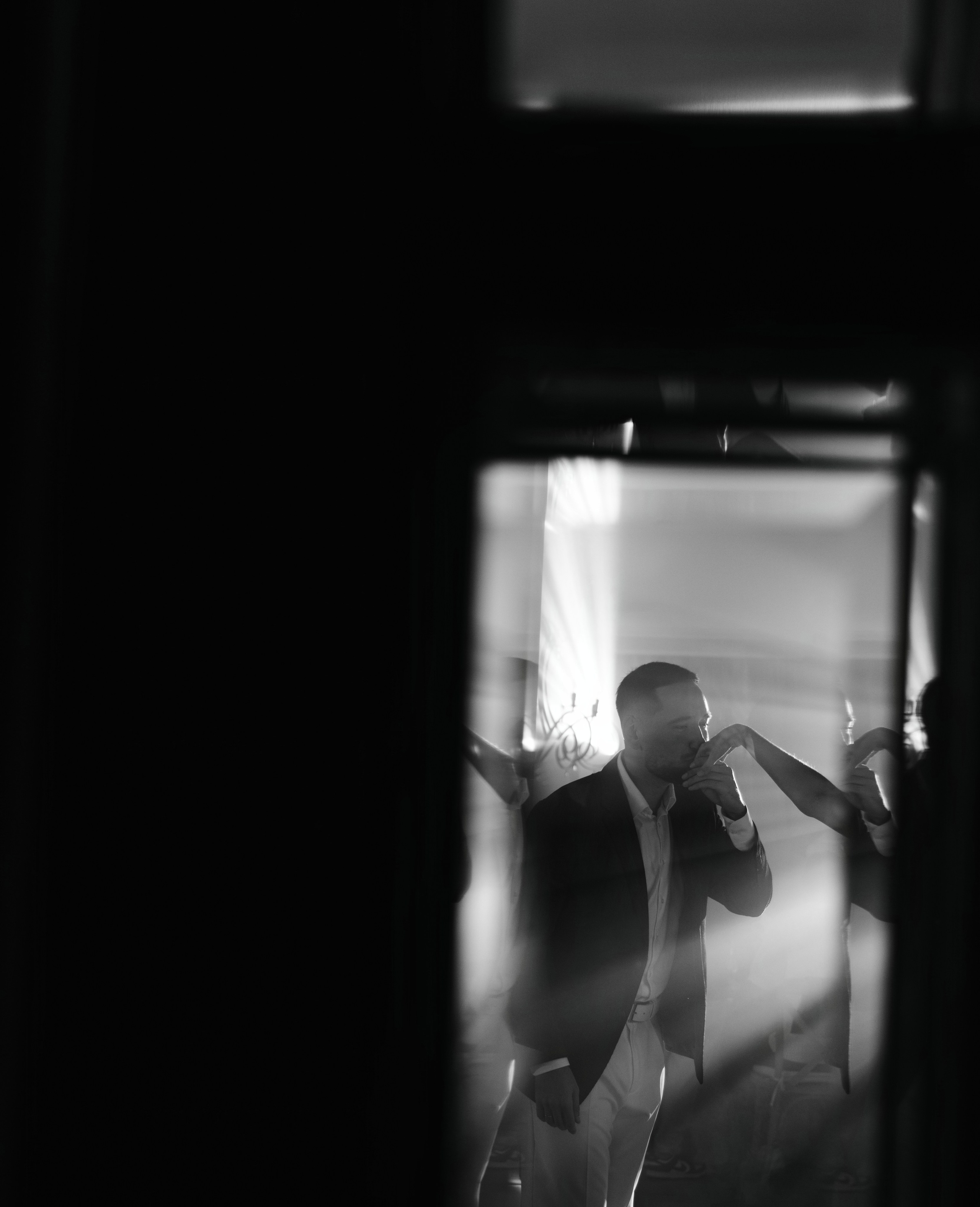 В ЛУЧАХ ЗАКАТА НА БЕРЕГУ МОРСКОМ