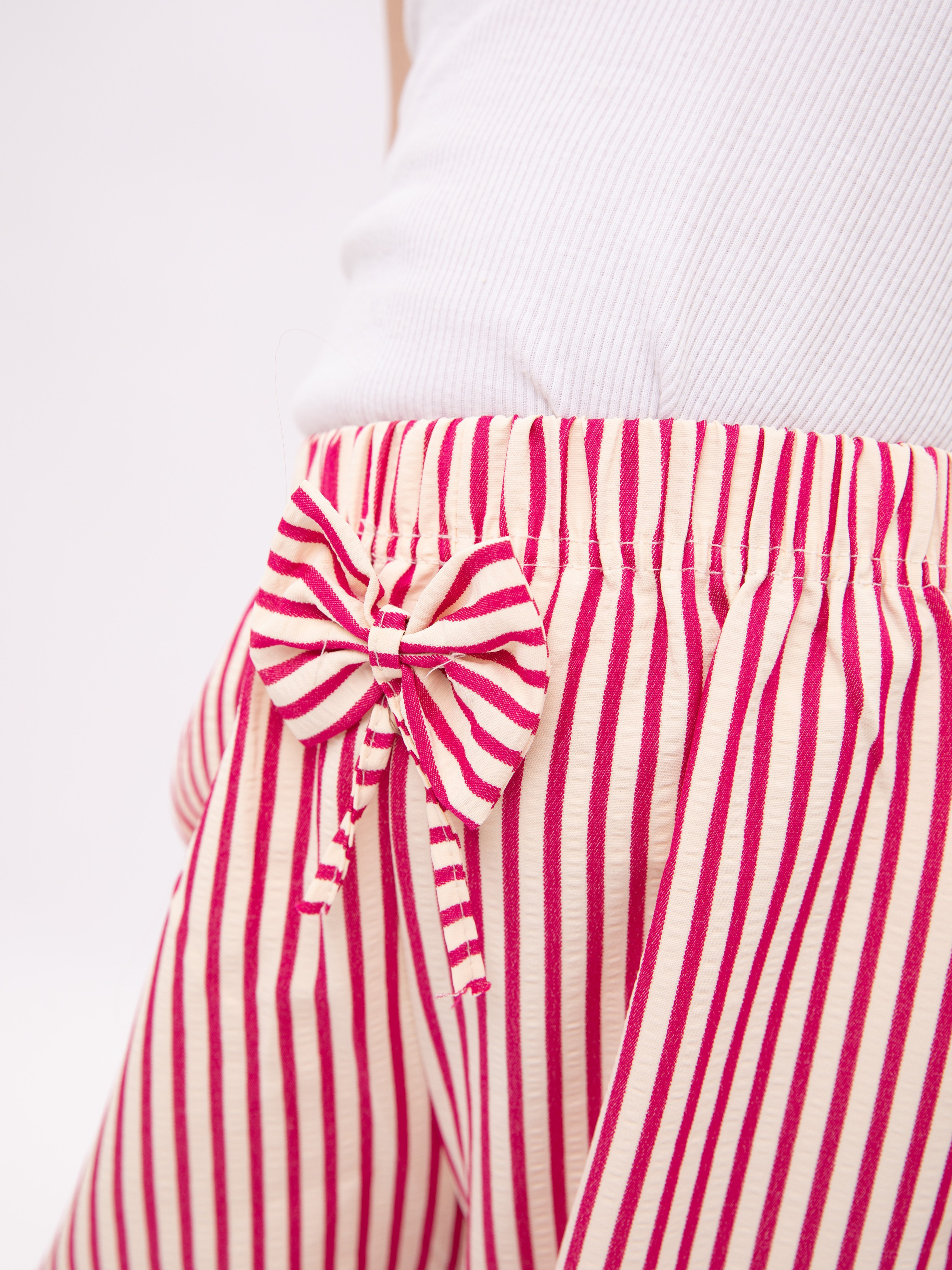 Детские летние брюки. Фотостудия предметной и модельной съёмки для маркетплейсов