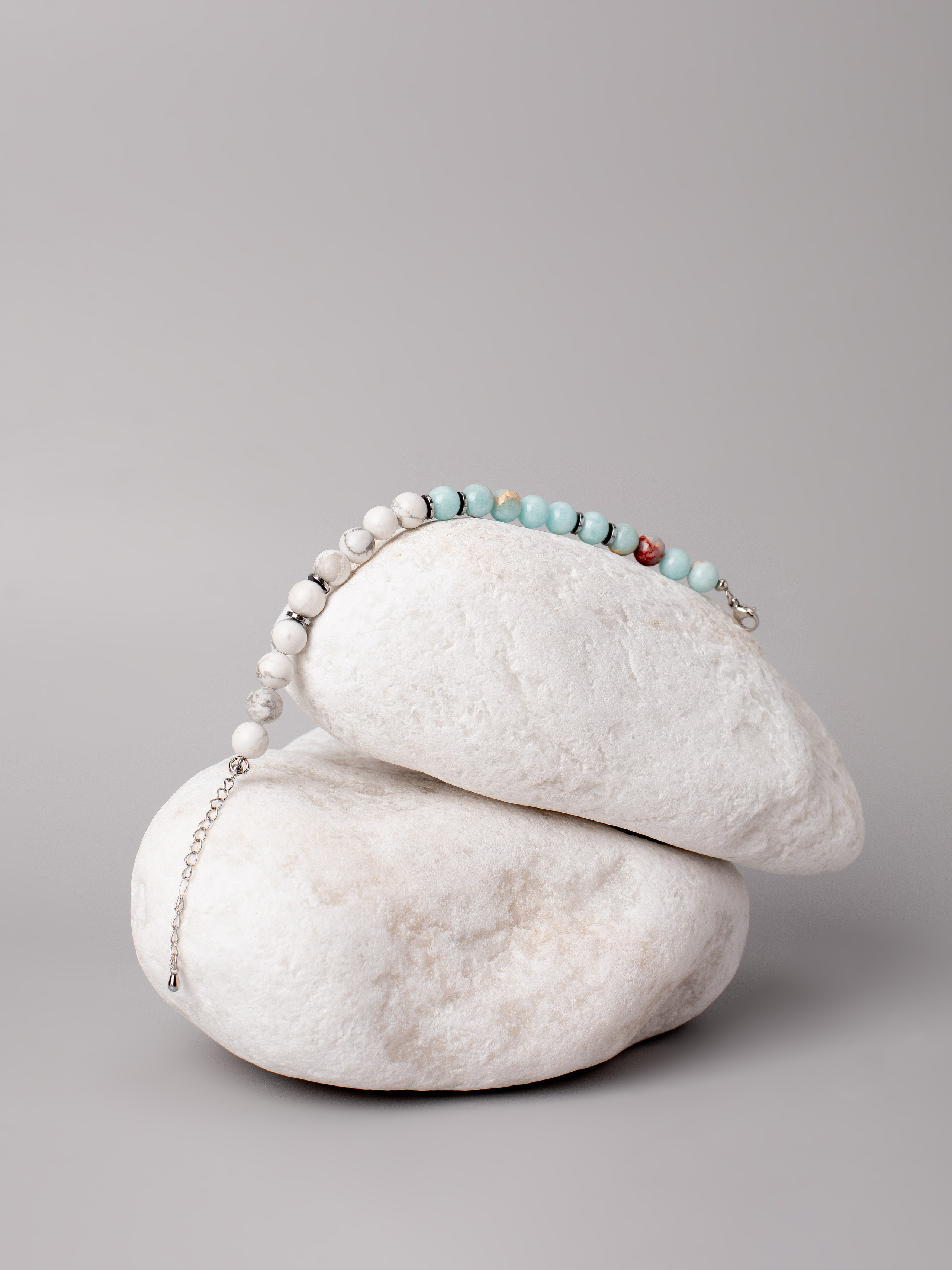 Браслеты ручной работы. Фотостудия предметной и модельной съёмки для маркетплейсов