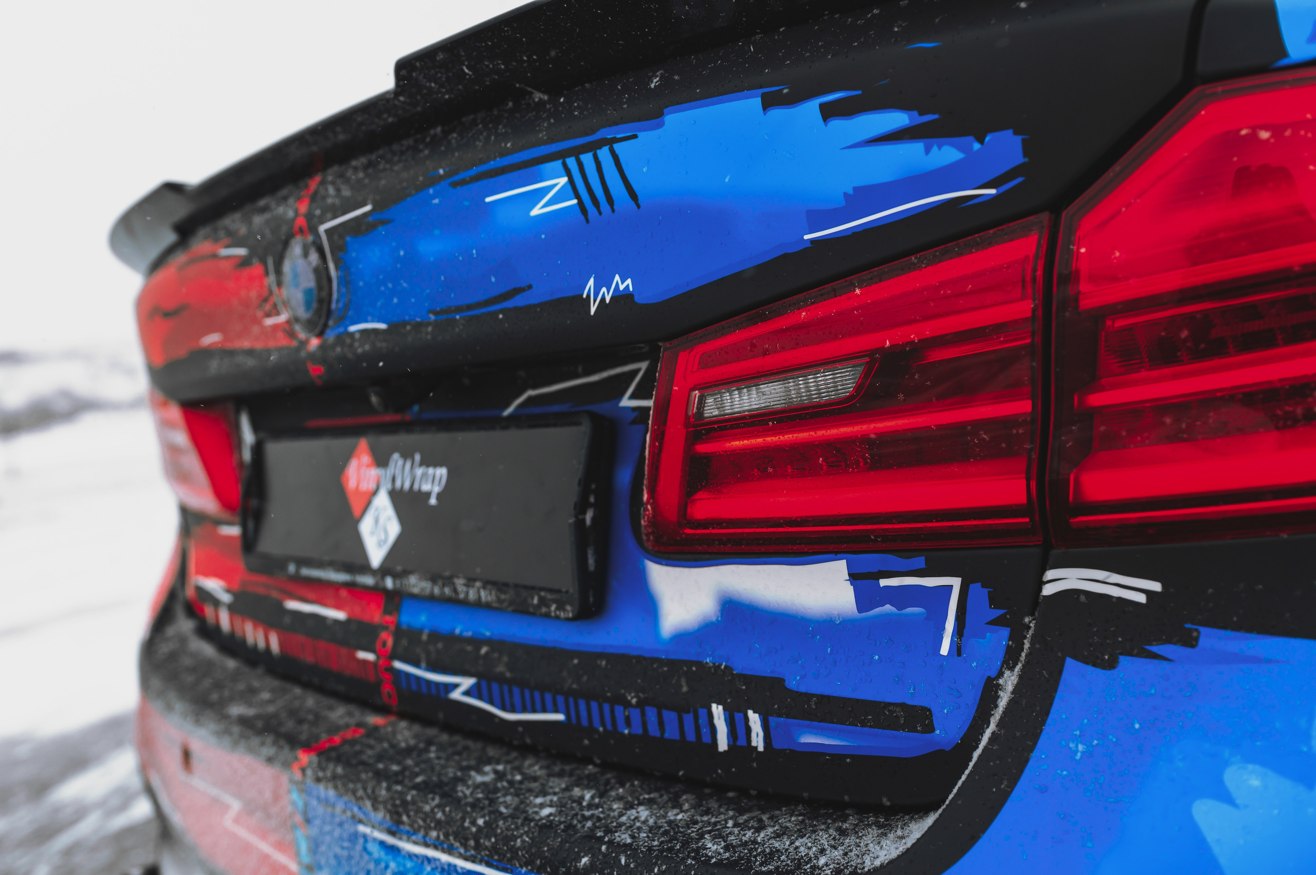 Винилография на BMW 5 G20. Студия дизайна и оклейки авто Barmaley Design