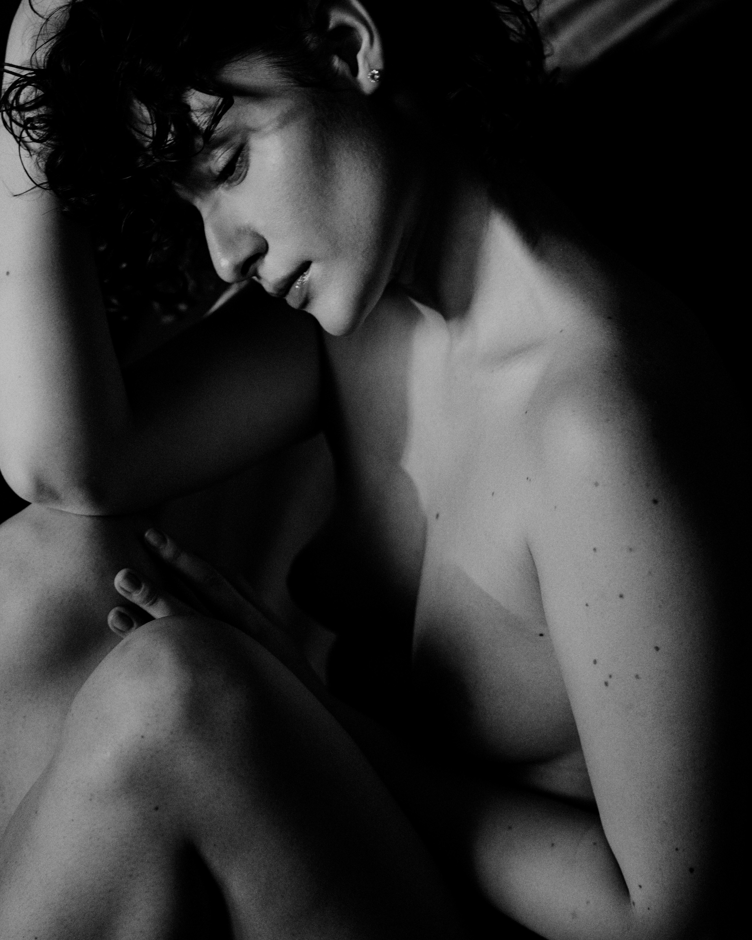 Обнажение. I am Diana, a portrait photographer. I take pictures around the world