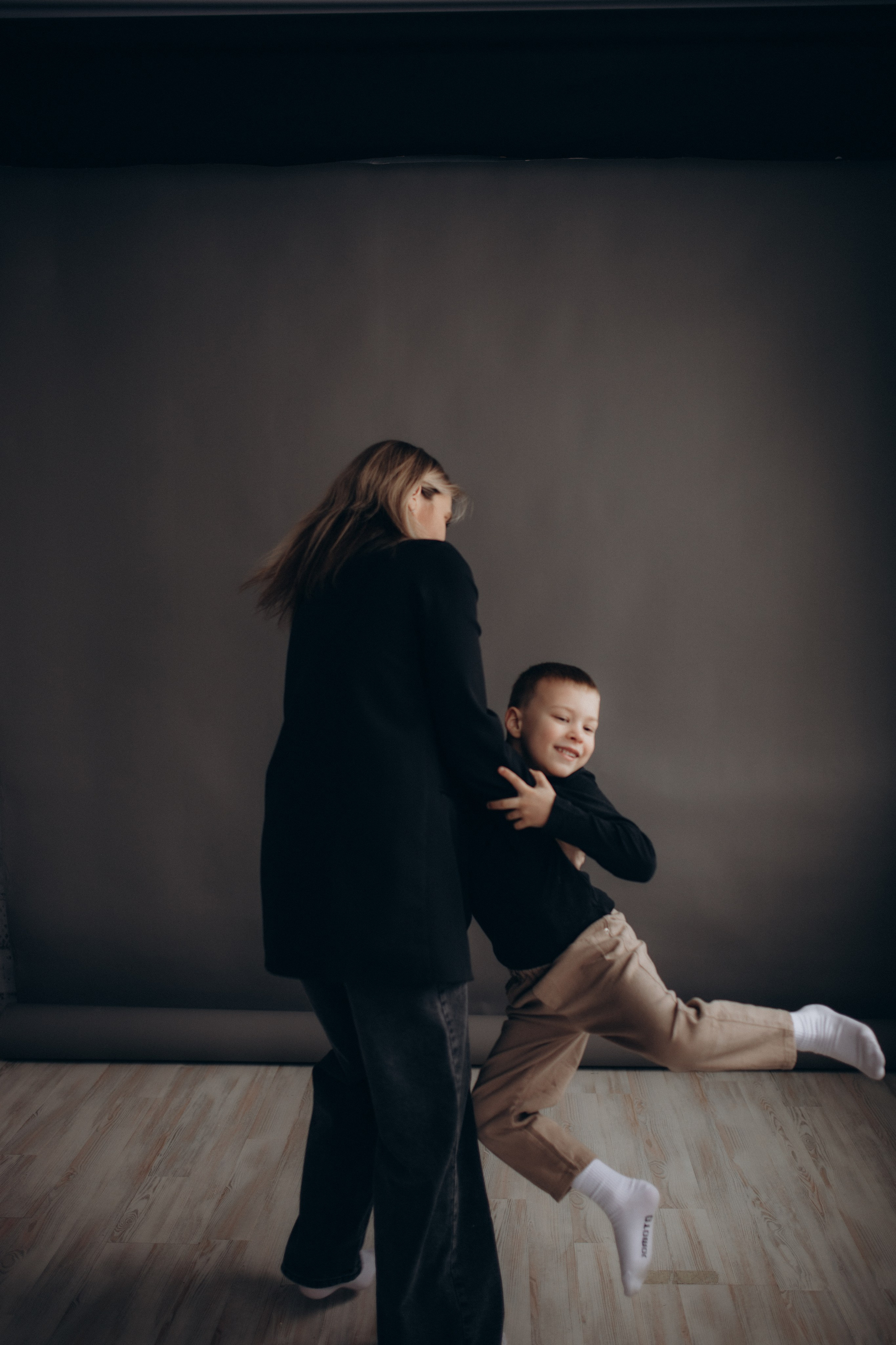 Семейная фотосессия в студии г. Тихвин. Услуги