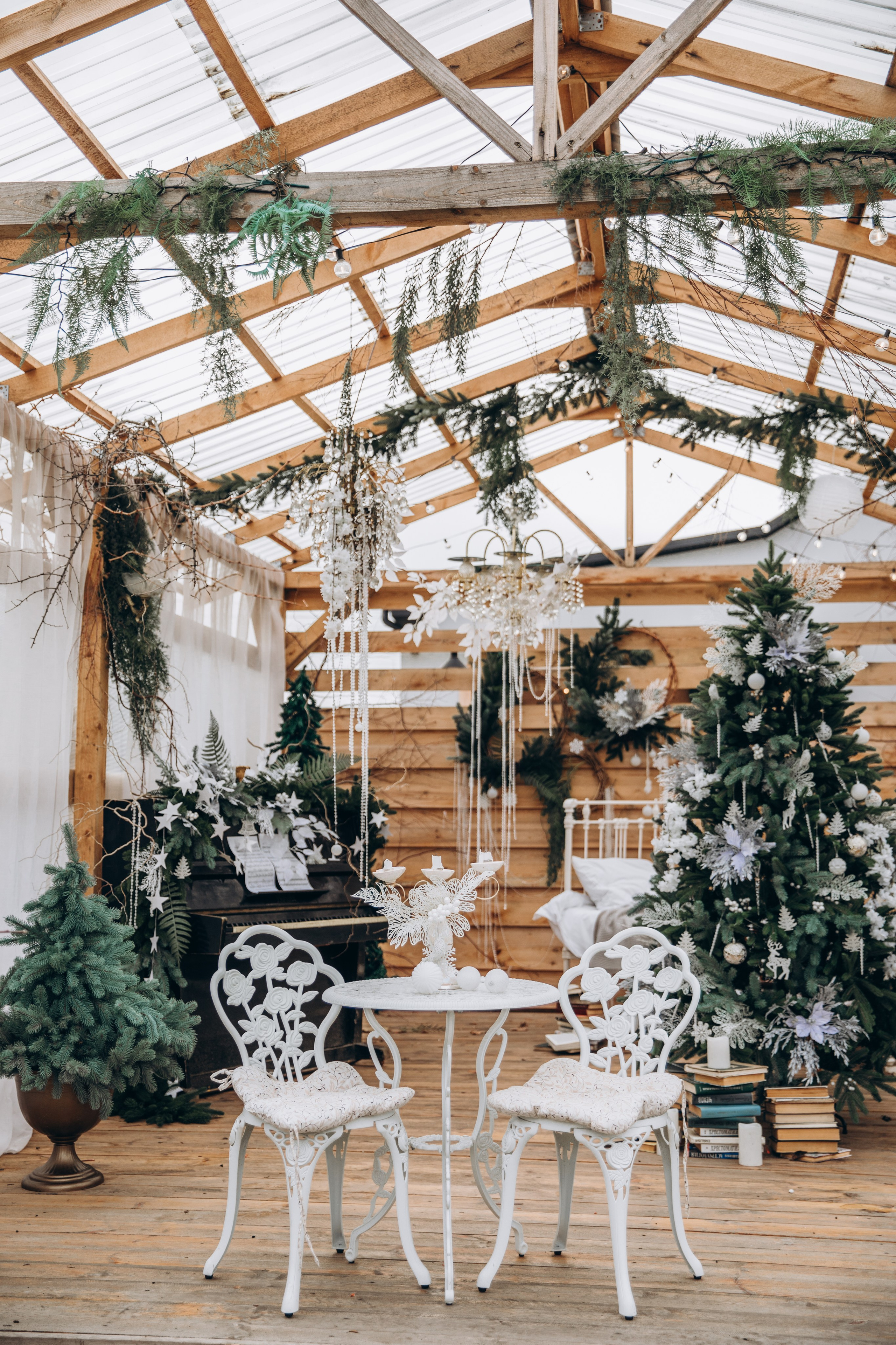 Уличная локация «Лесной дом». Фотостудия в Мариуполе «Берлога»