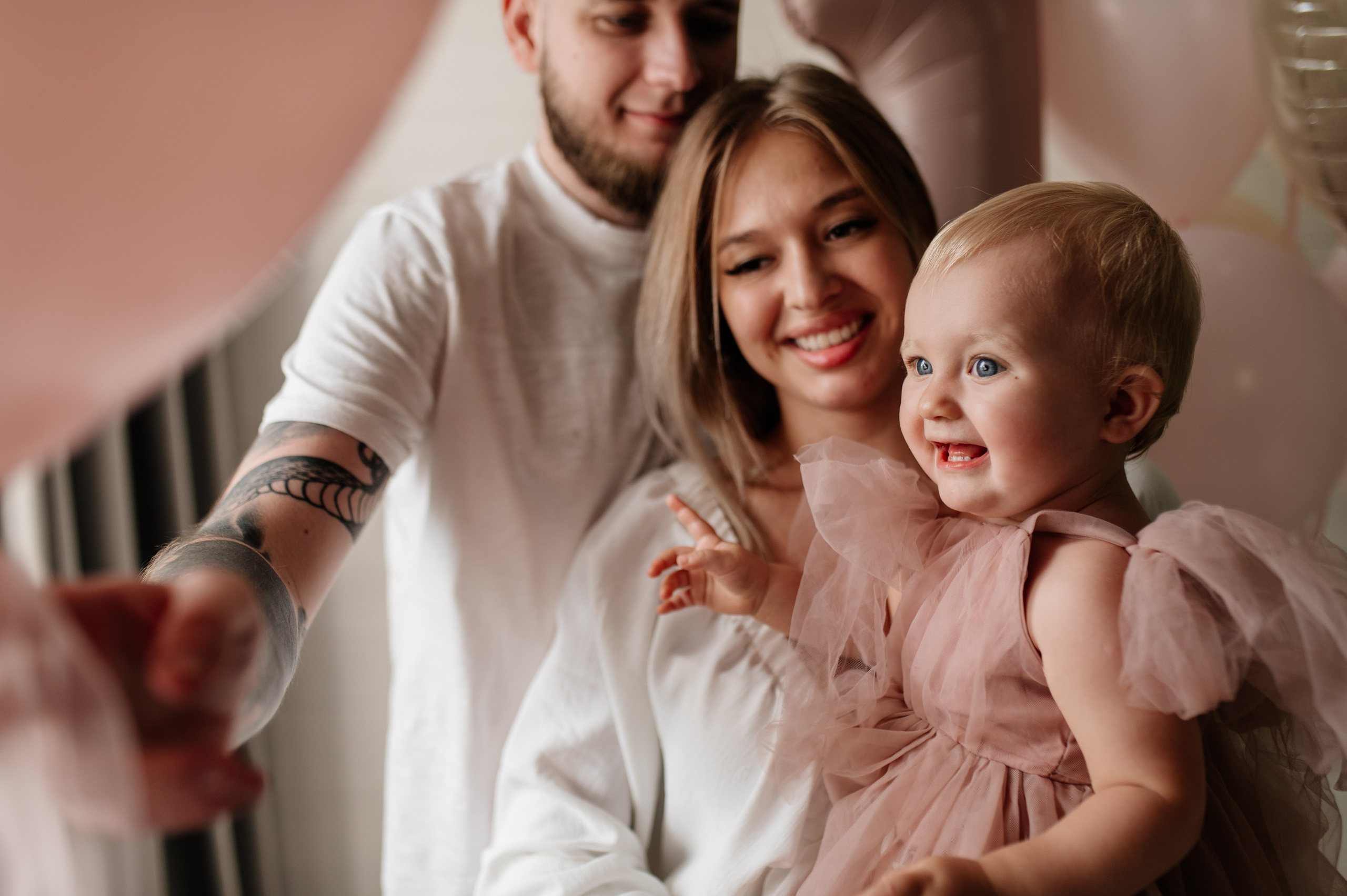 Годовасие Алисы дома. Семьи