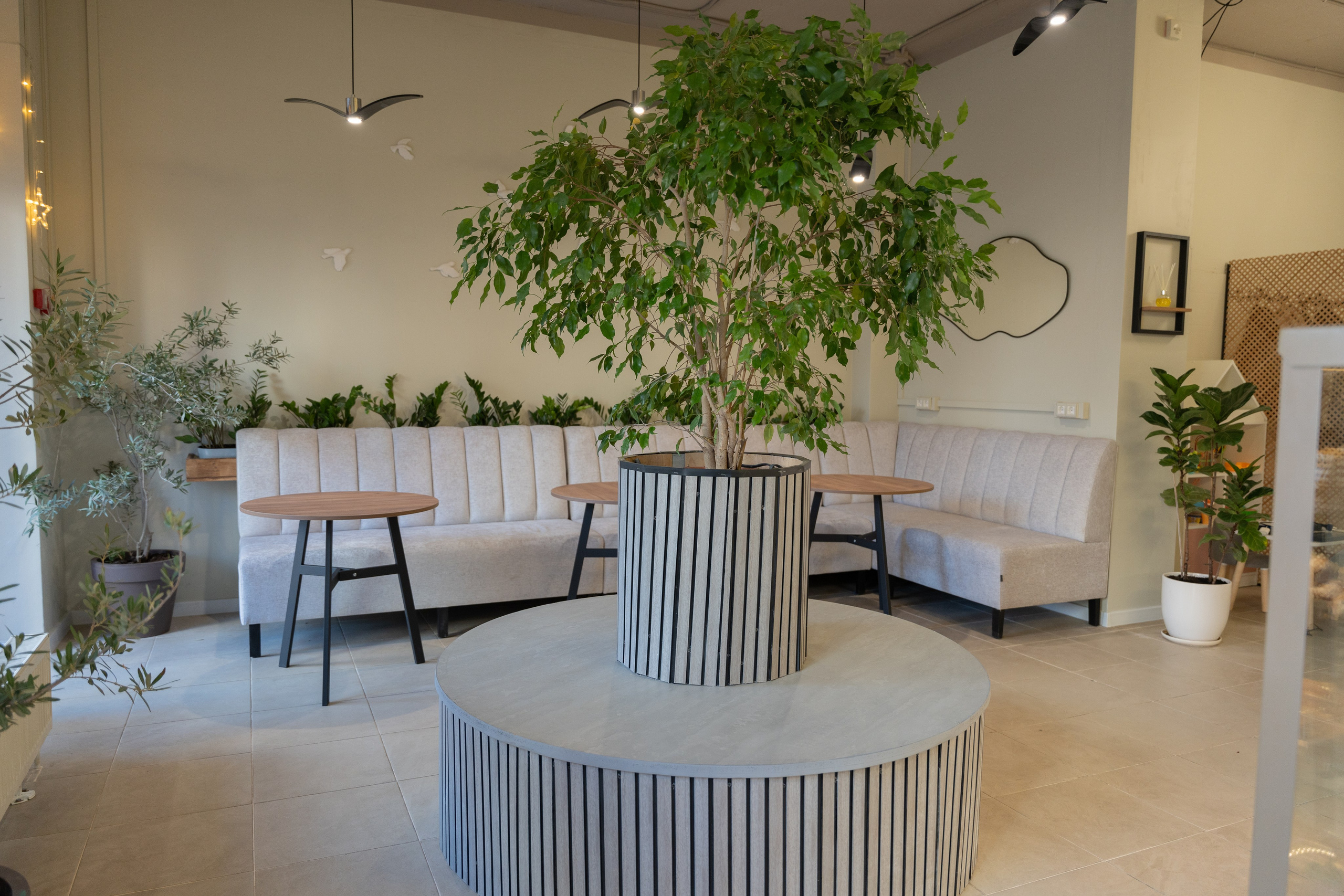 Интерьерная фотосъемка кофейни Love and Coffee — уютное место в Краснодаре Профессиональная фотосъемка интерьера кофейни в Краснодаре — Love. Шедевры для Вас! Фотограф и Видеограф в Краснодаре Пахиев Руслан