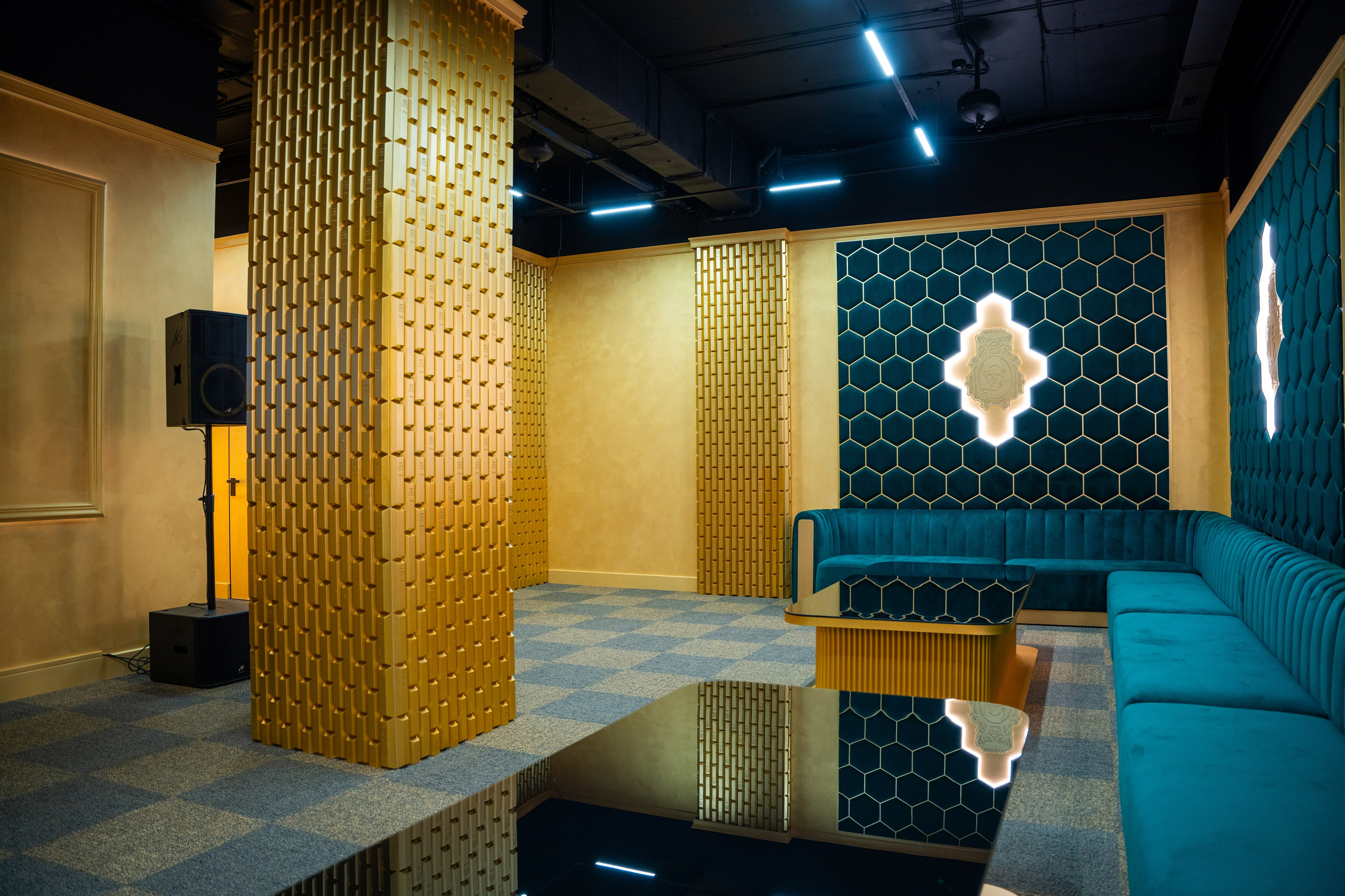 Фотосъемка интерьера стриптиз-клуба Hefner — элитный клуб Краснодара. Интерьерная фотосъемка клуба Hefner в Краснодаре — профессионально. Шедевры для Вас! Фотограф и Видеограф в Краснодаре Пахиев Руслан